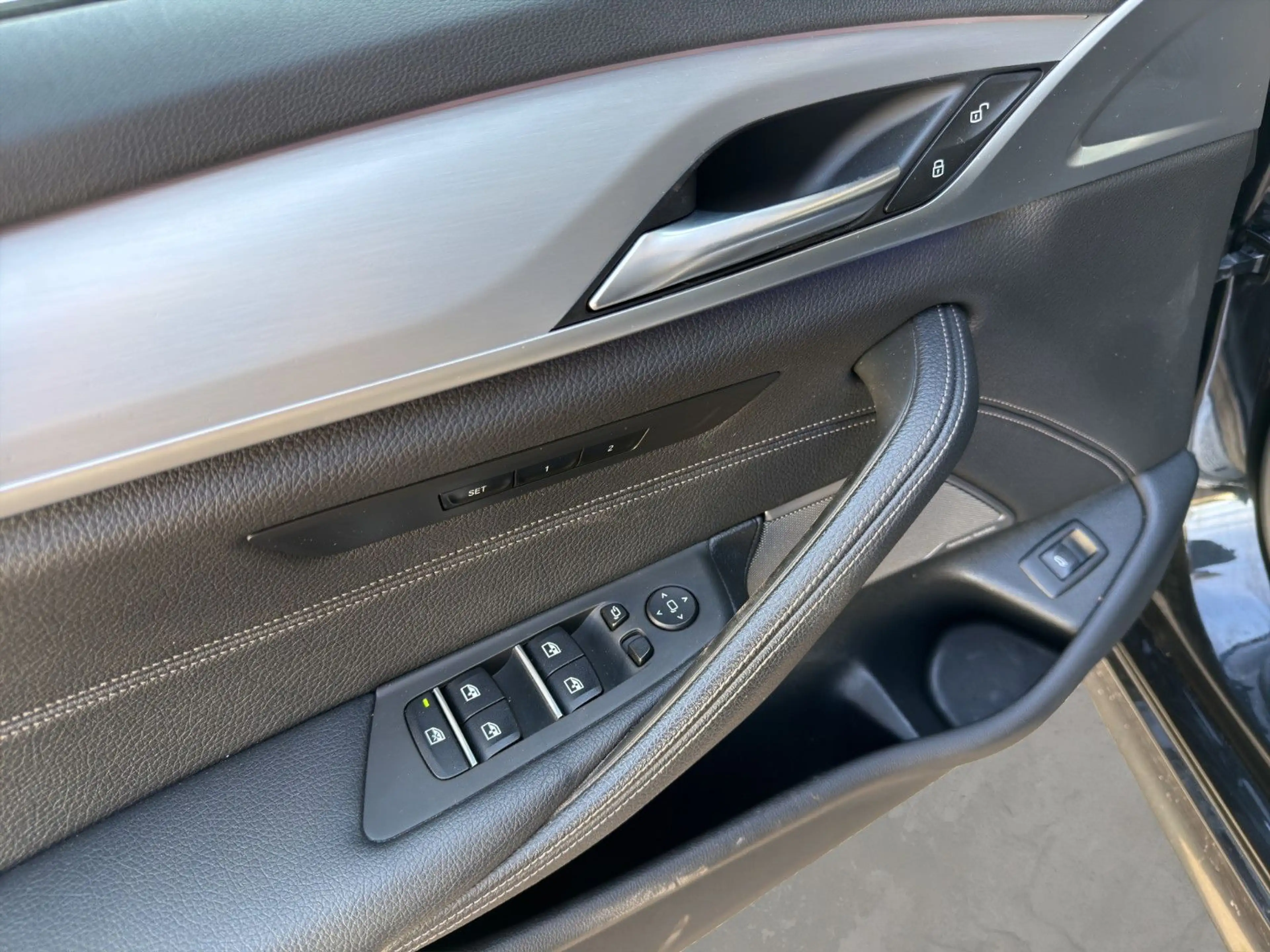 BMW 550 Touring 3.0d PANO APP LED H&K lück.Historie — photo 14