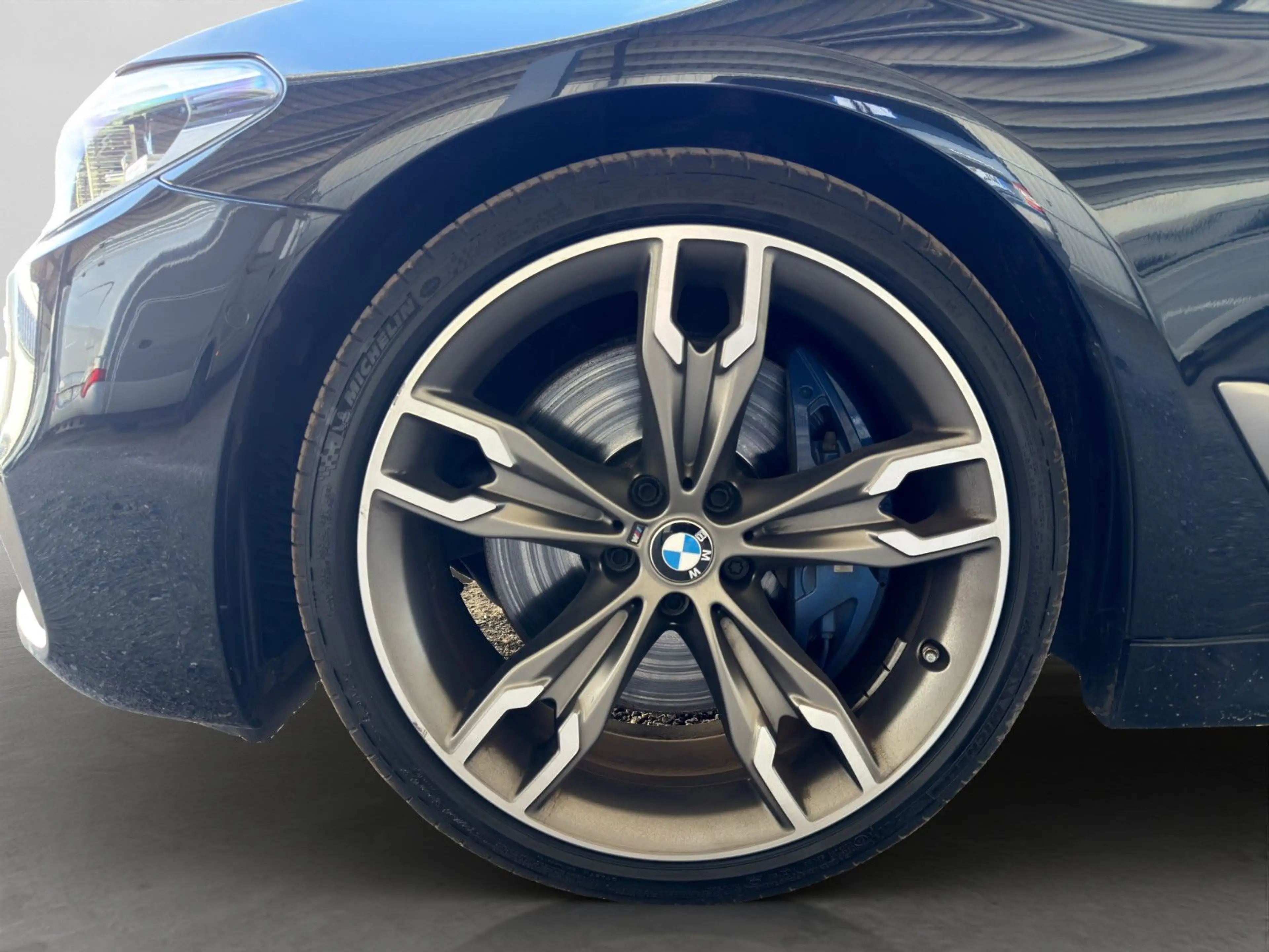 BMW 550 Touring 3.0d PANO APP LED H&K lück.Historie — photo 10