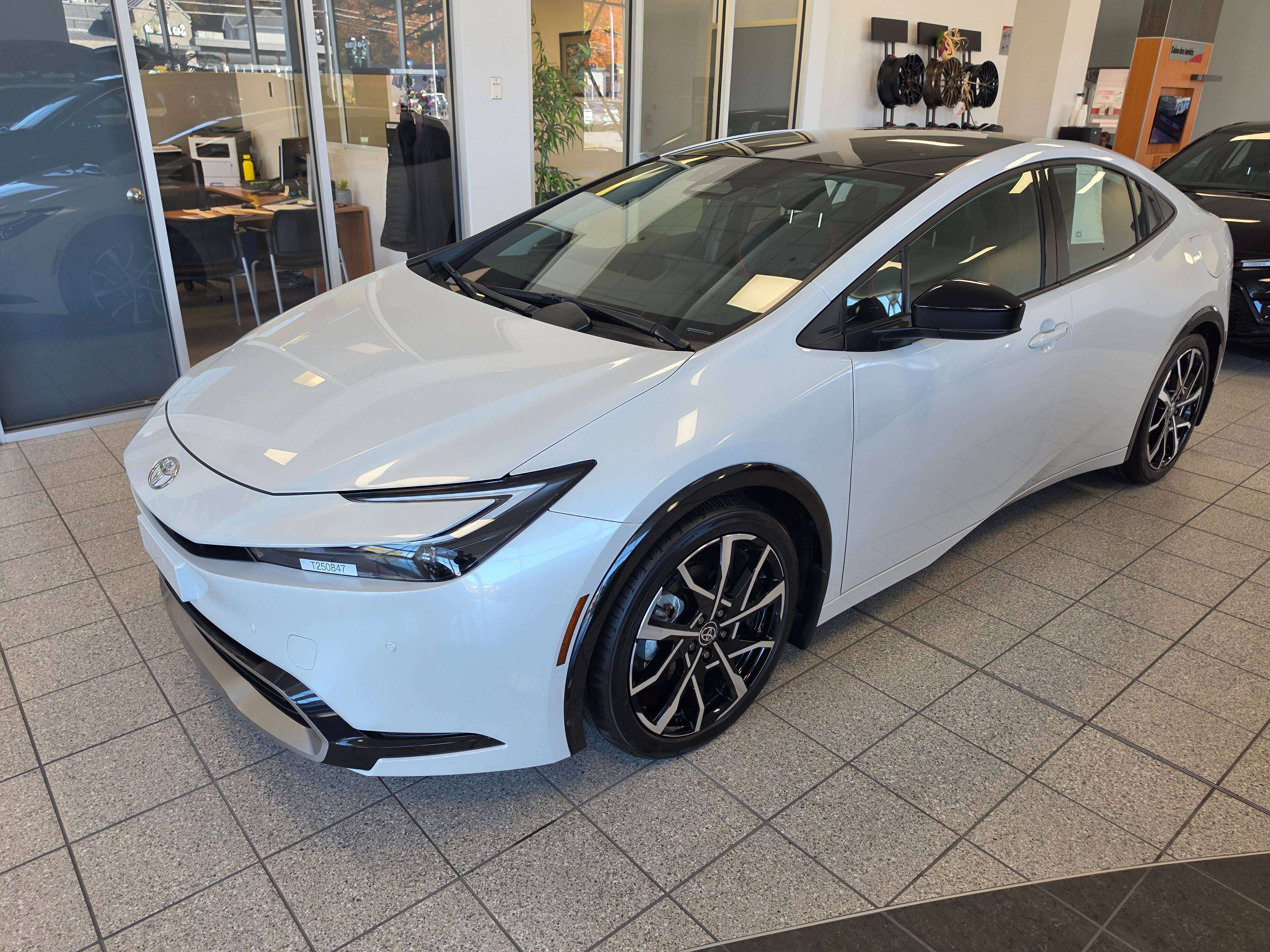 2025 Toyota Prius Plug-In Hybrid