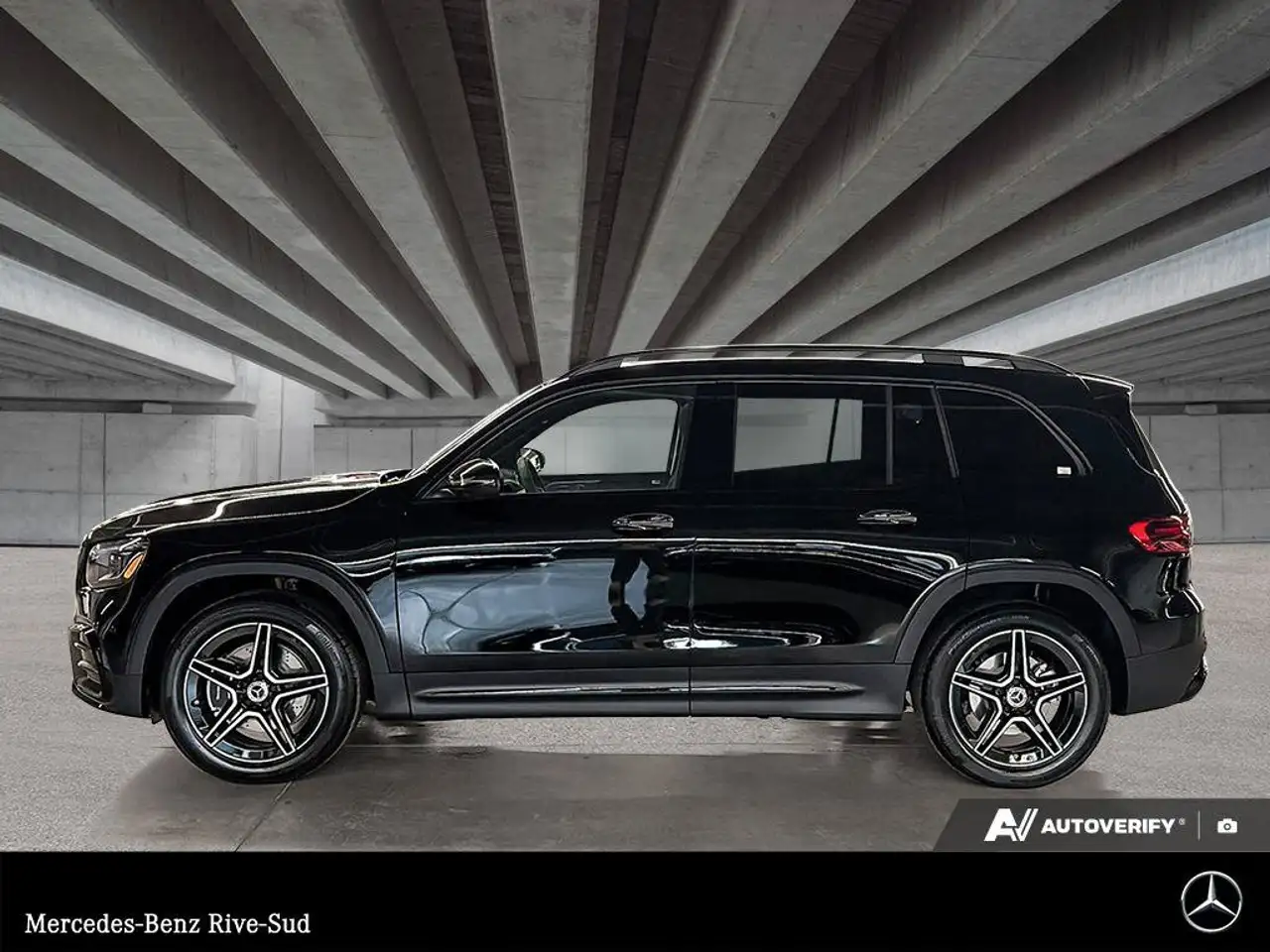Mercedes-Benz GLB снимка Mercedes-Benz GLB