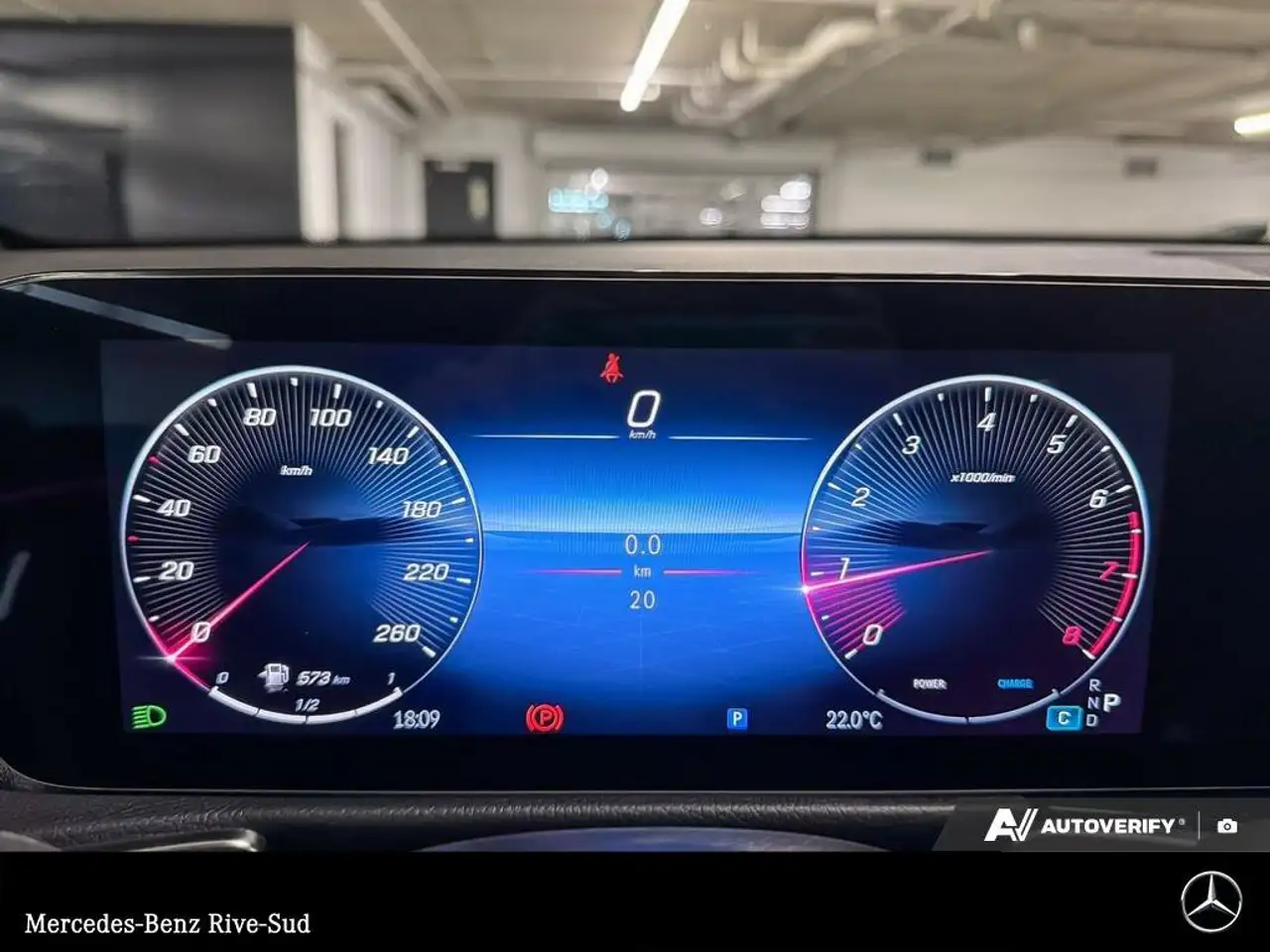 Mercedes-Benz GLB снимка Mercedes-Benz GLB