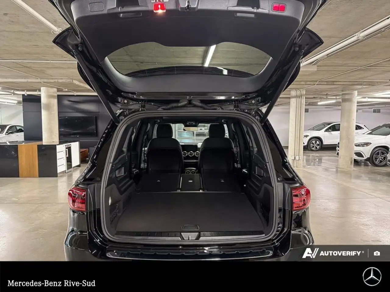 Mercedes-Benz GLB снимка Mercedes-Benz GLB