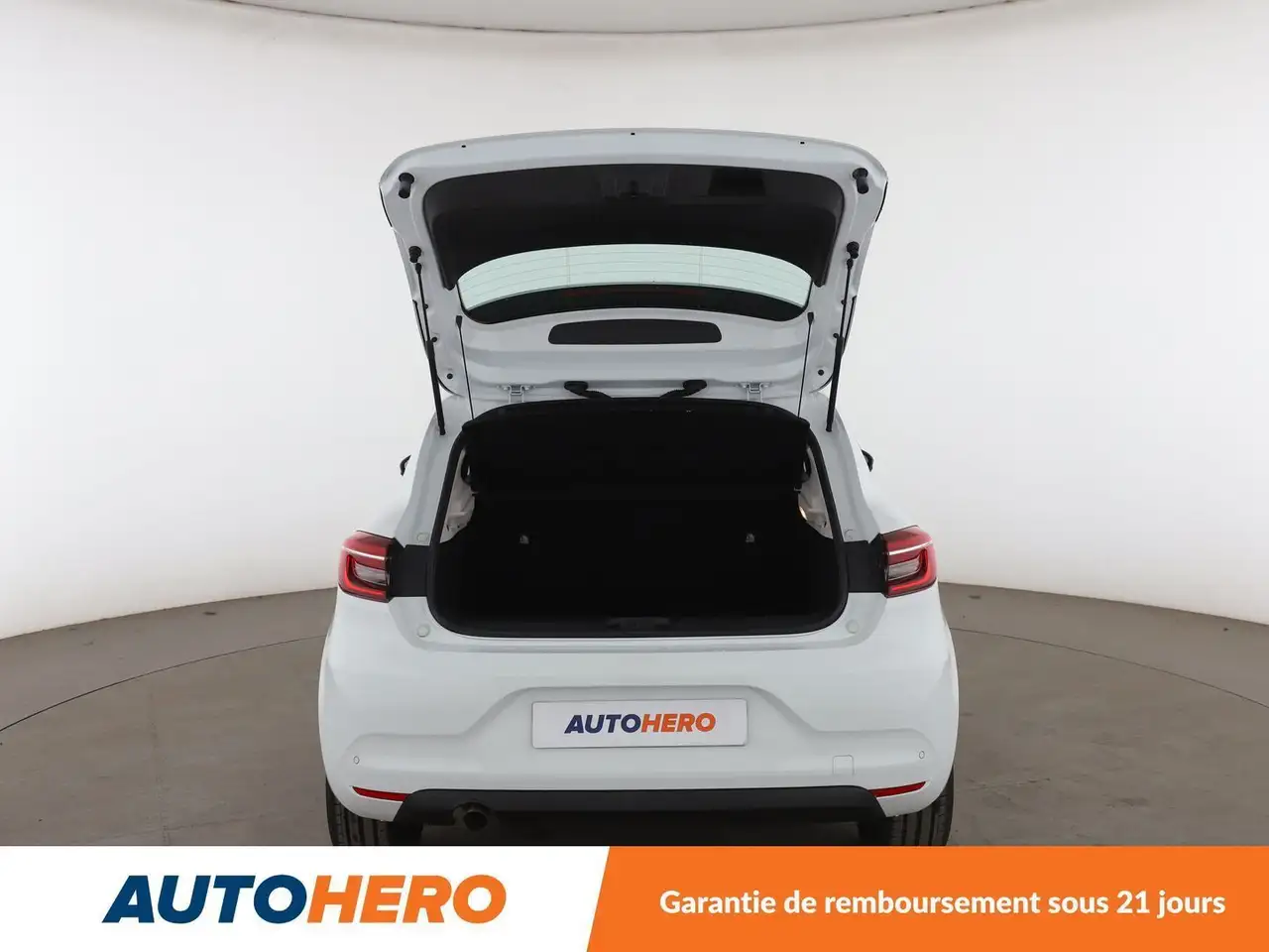 Renault Clio Citadine 5 portes — photo 16