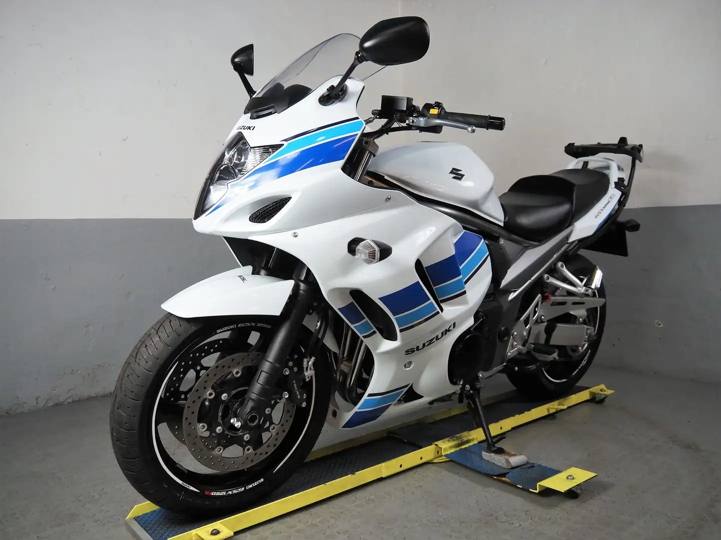 Suzuki GSX 1250 Alb - 1