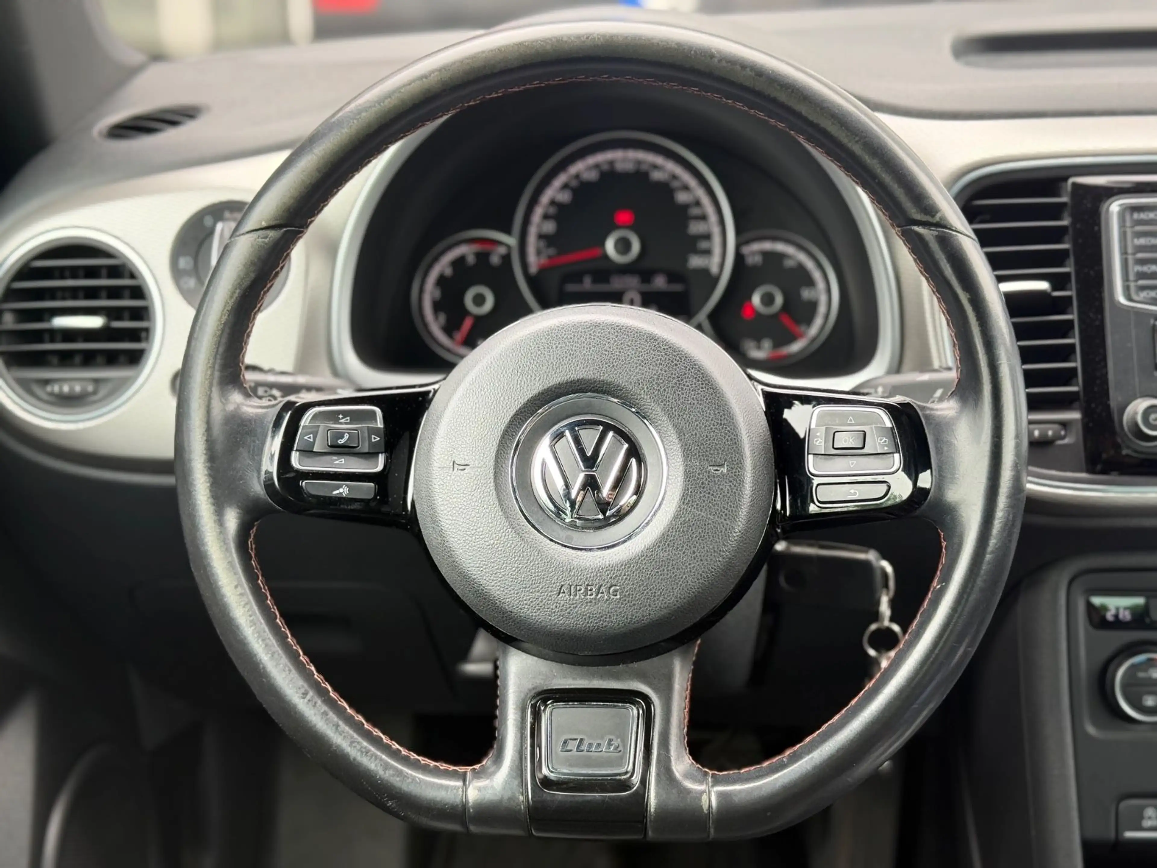 Volkswagen Beetle 2.0 TDI Club (NAVI-Leder-Tempomat) — photo 15