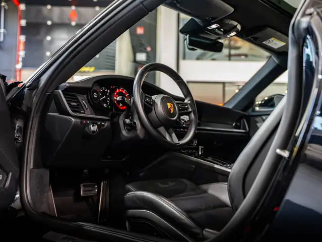Porsche 911 view 11