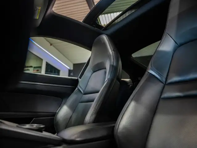Porsche 911 view 12