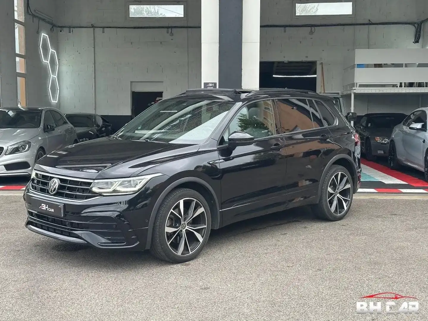 Volkswagen Tiguan R-LINE 2.0 TDI 200cv 4MOTION DSG7/ TOIT OUVRANT PANORAMIQUE Noir - 1