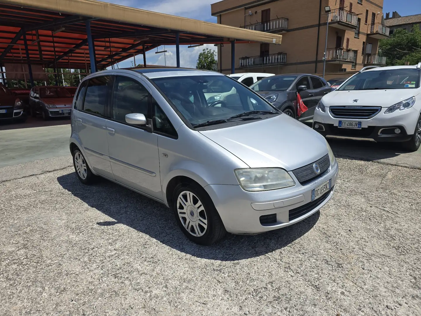 Fiat Idea Idea 1.4 Active Plateado - 1