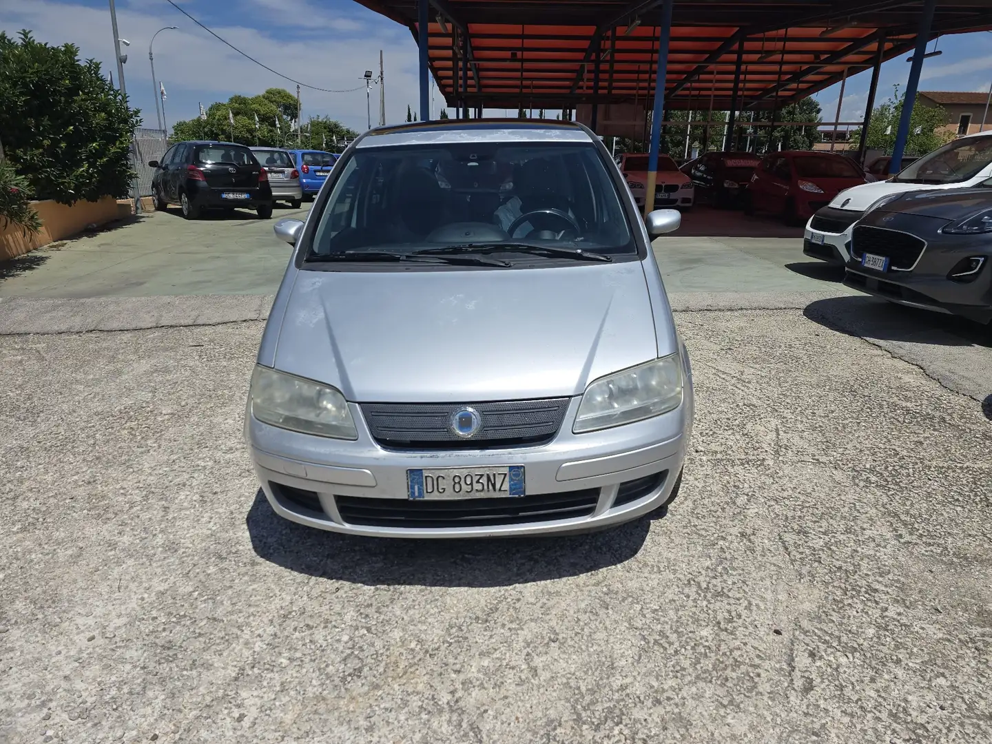 Fiat Idea Idea 1.4 Active Plateado - 2