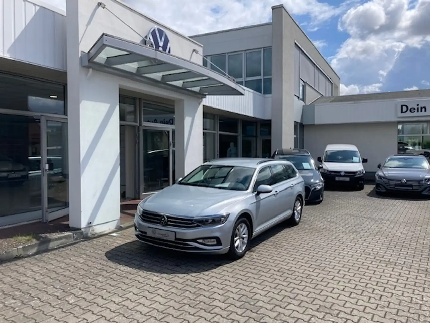 Volkswagen Passat Variant CB 1.5 TSI DSG Business Zilver - 2
