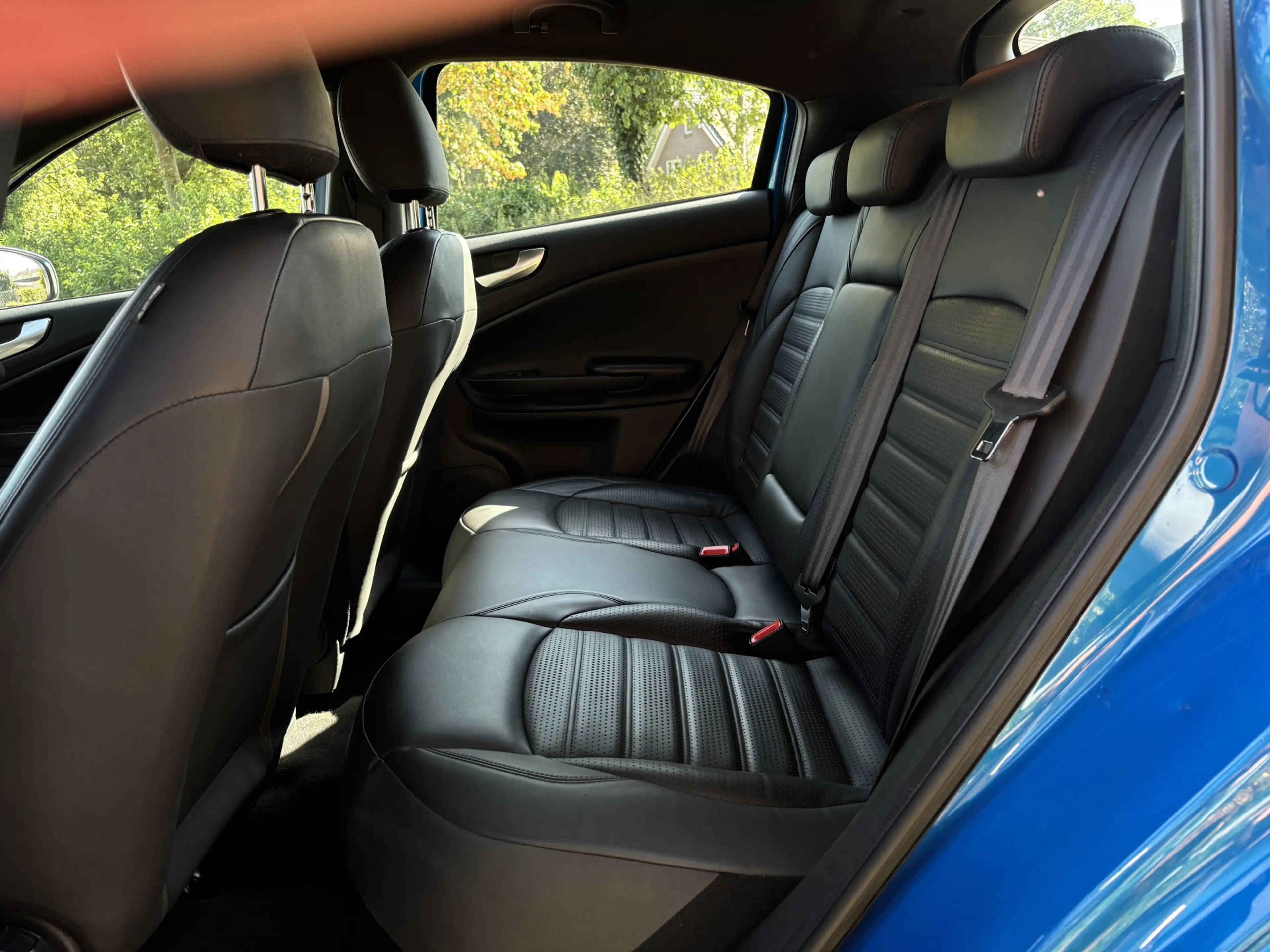 Alfa Romeo Giulietta 1.4 MultiAir 150PK Sport | Misano Blue | 19 inch | — photo 43