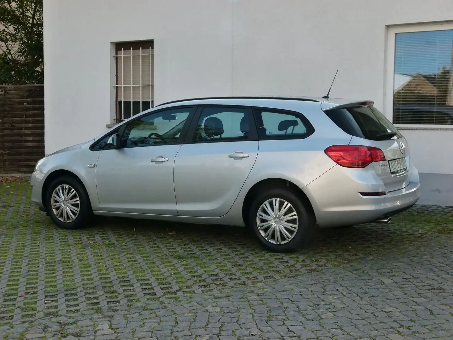Opel Astra Sports Tourer Klima PDC Allwetter TÜV 2027 Silber - 2
