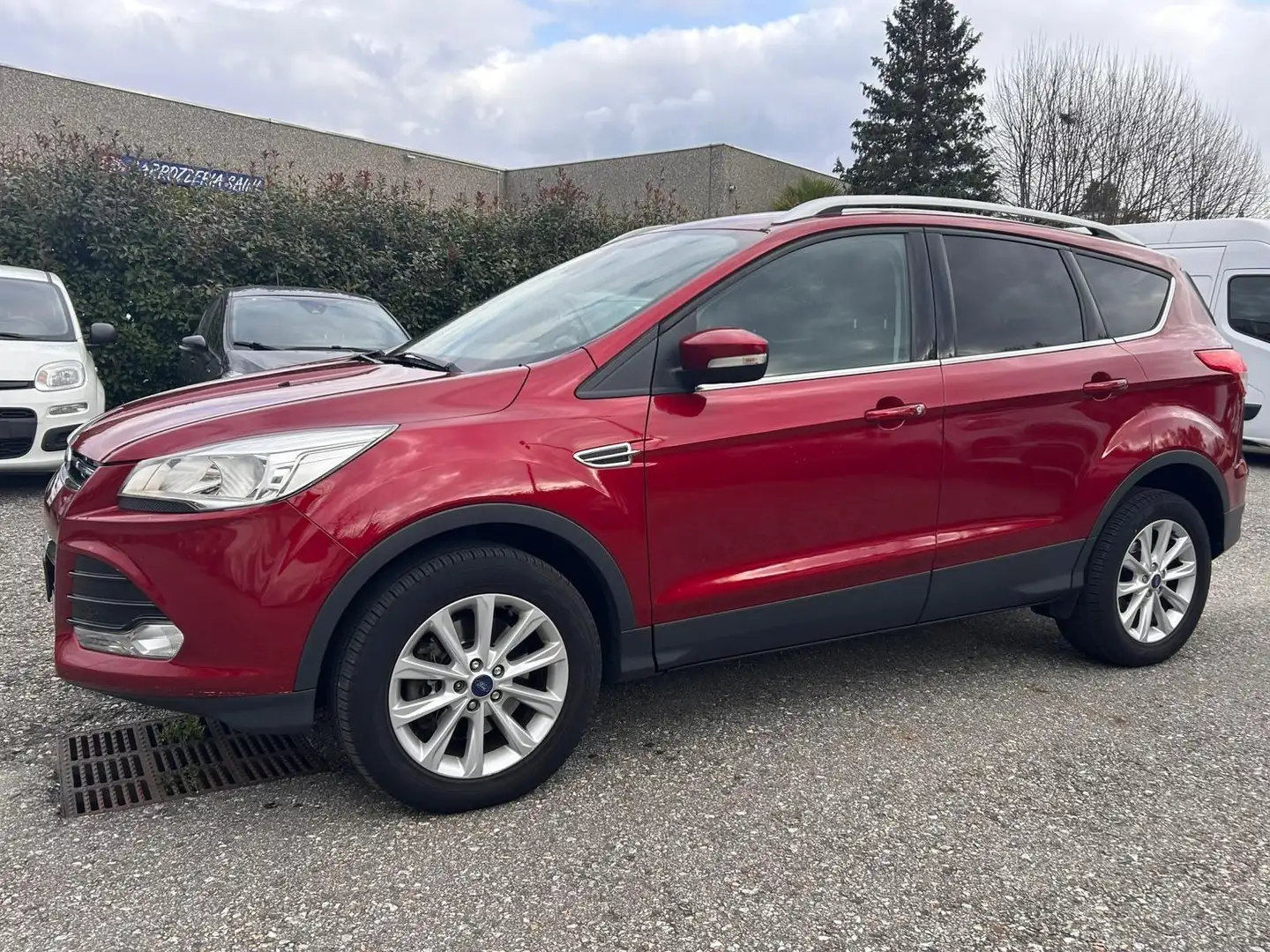 Ford Kuga Kuga 2.0 TDCI 120 CV S&S 2WD Titanium Rood - 2