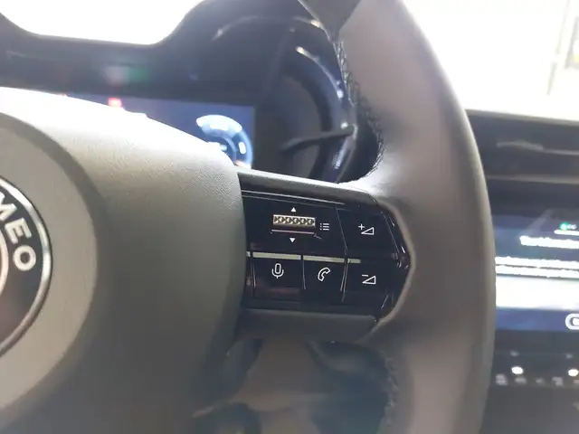 Alfa Romeo Junior VELOCE Elettrica 280 BEV Ansicht 16