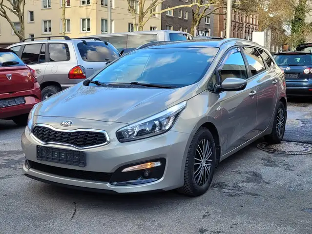 Kia Ceed SW / cee'd SW Ceed SW 1.6 CRDi Spirit 1. Hand*Pano*8-fach*Aluf.