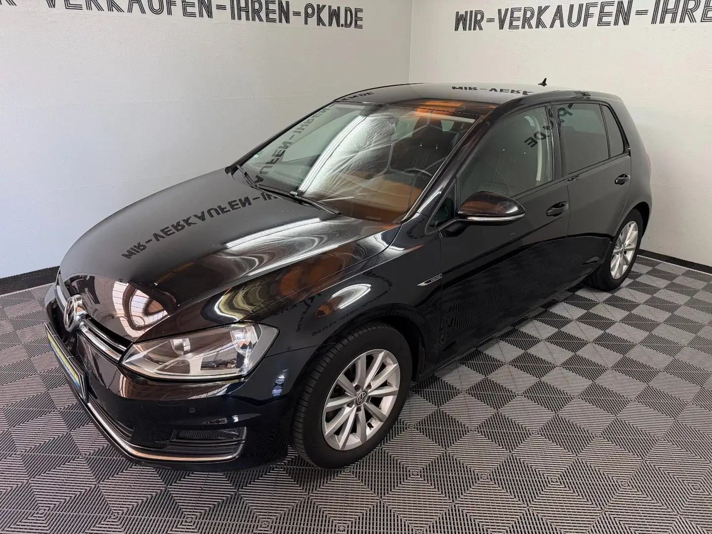 Volkswagen Golf VII Lim. 1.6 DSG Lounge BMT 5trg TÜV 05-27 Noir - 1