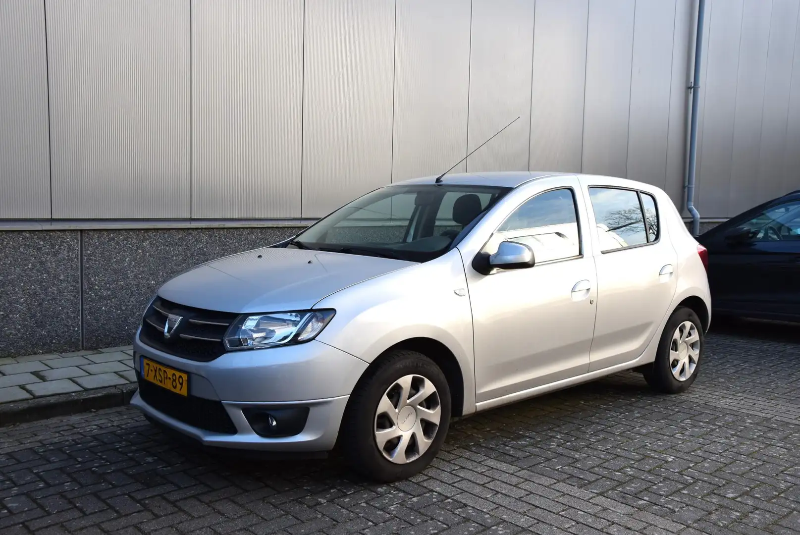 Dacia Sandero 0.9 TCe Lauréate | Navigatie | Trekhaak | Airco | Grijs - 2