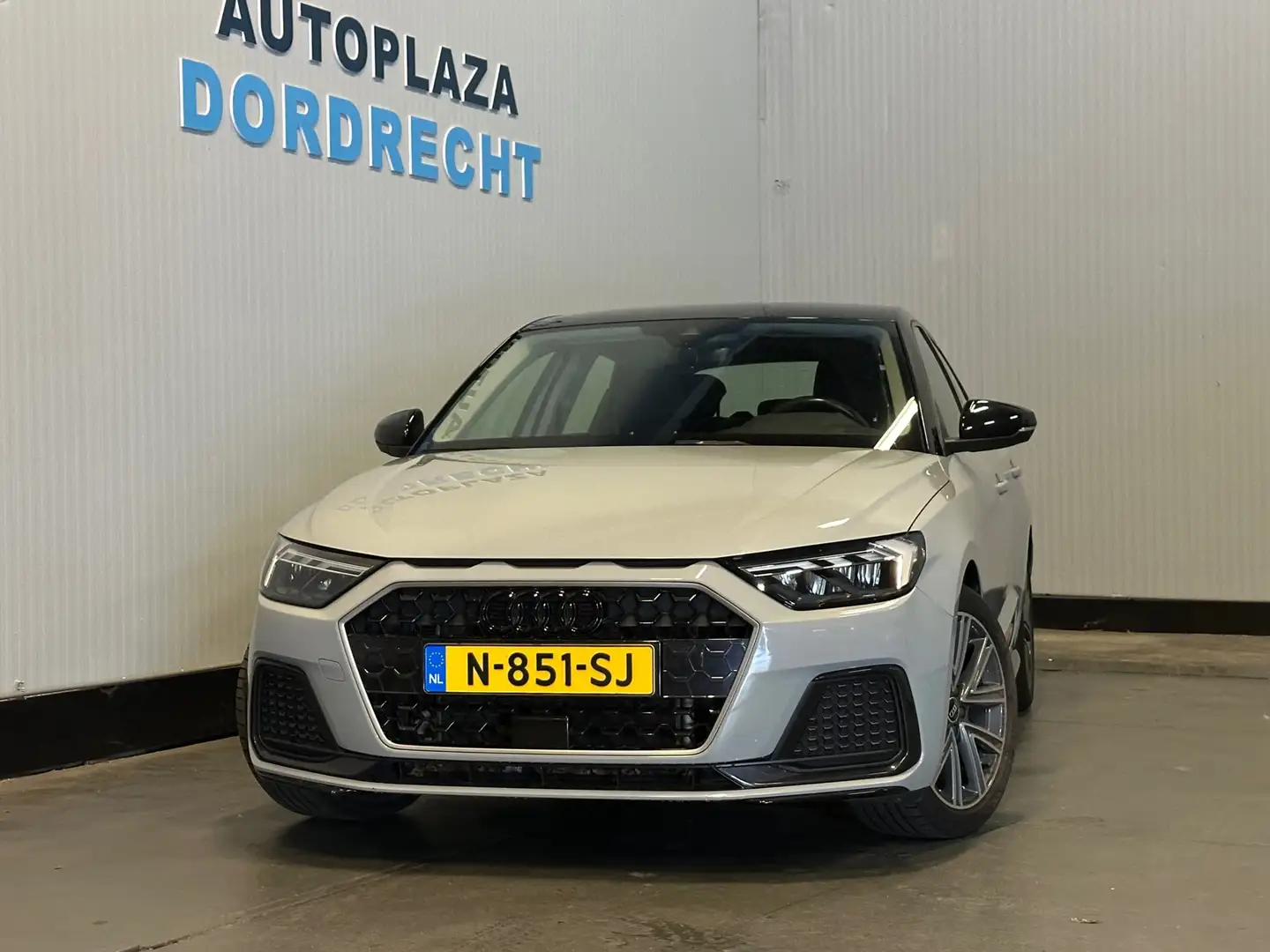 Audi A1 Sportback 25 TFSI Advanced edition Grijs - 2