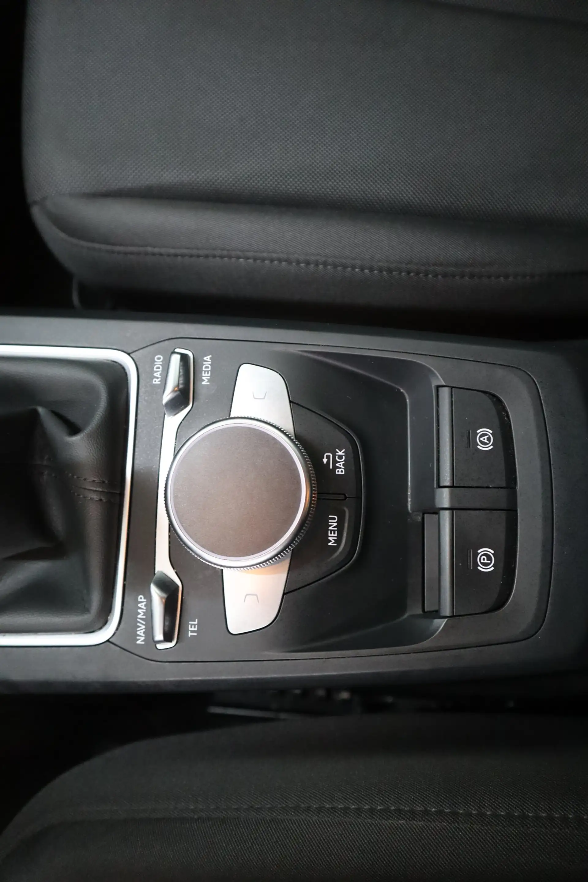 Audi Q2 30 TFSI intense — photo 15
