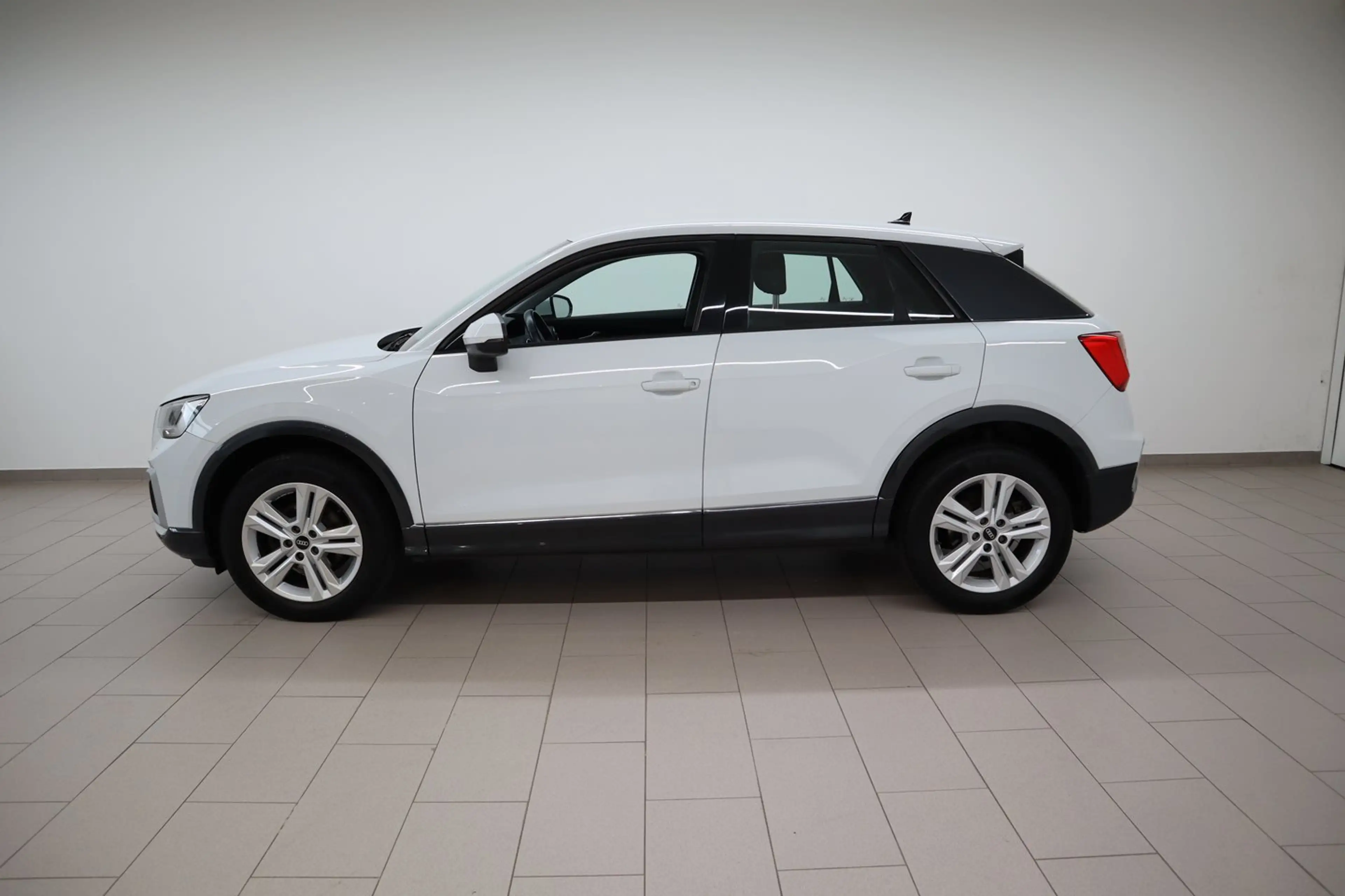 Audi Q2 30 TFSI intense — photo 4