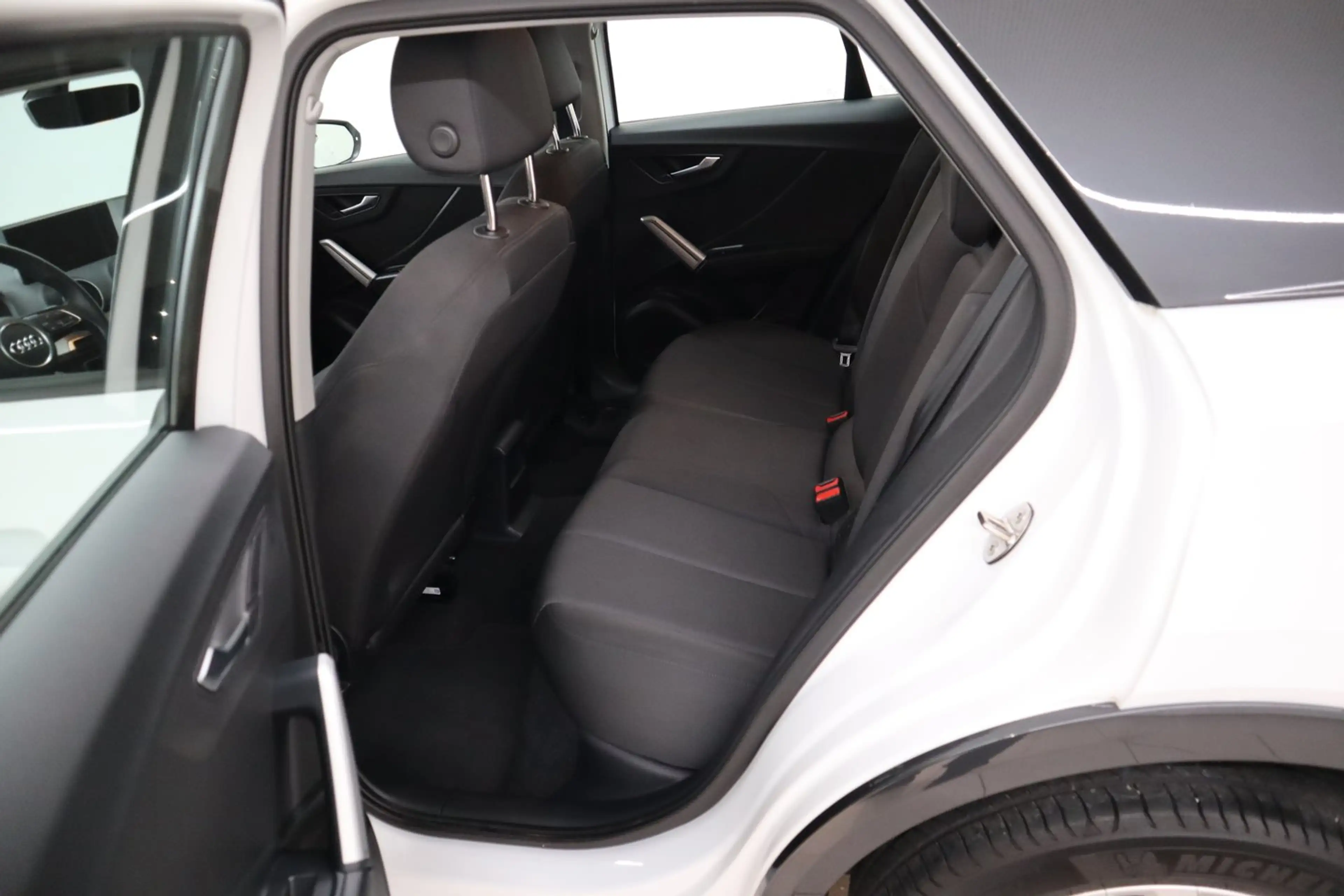 Audi Q2 30 TFSI intense — photo 9