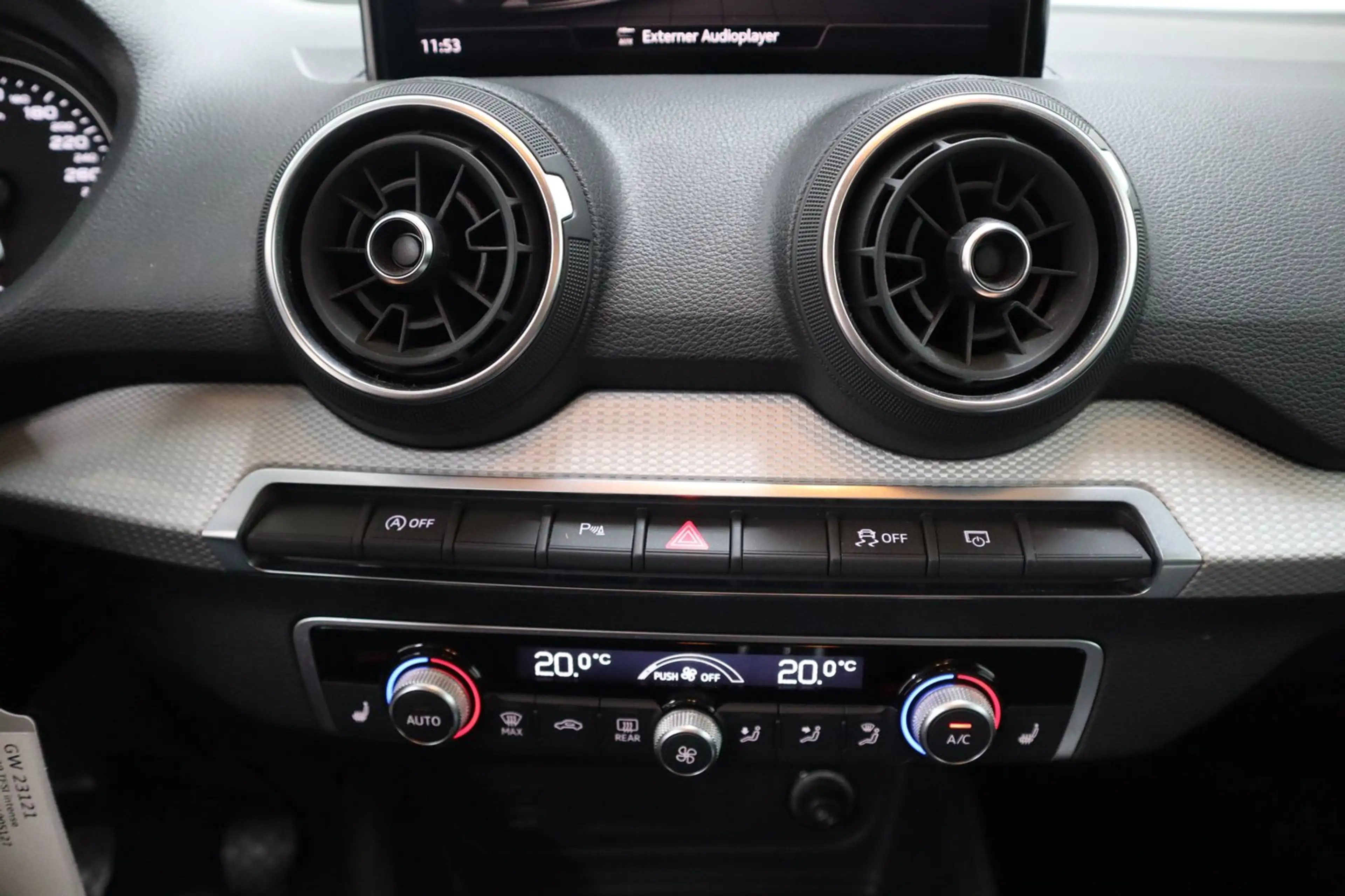 Audi Q2 30 TFSI intense — photo 14