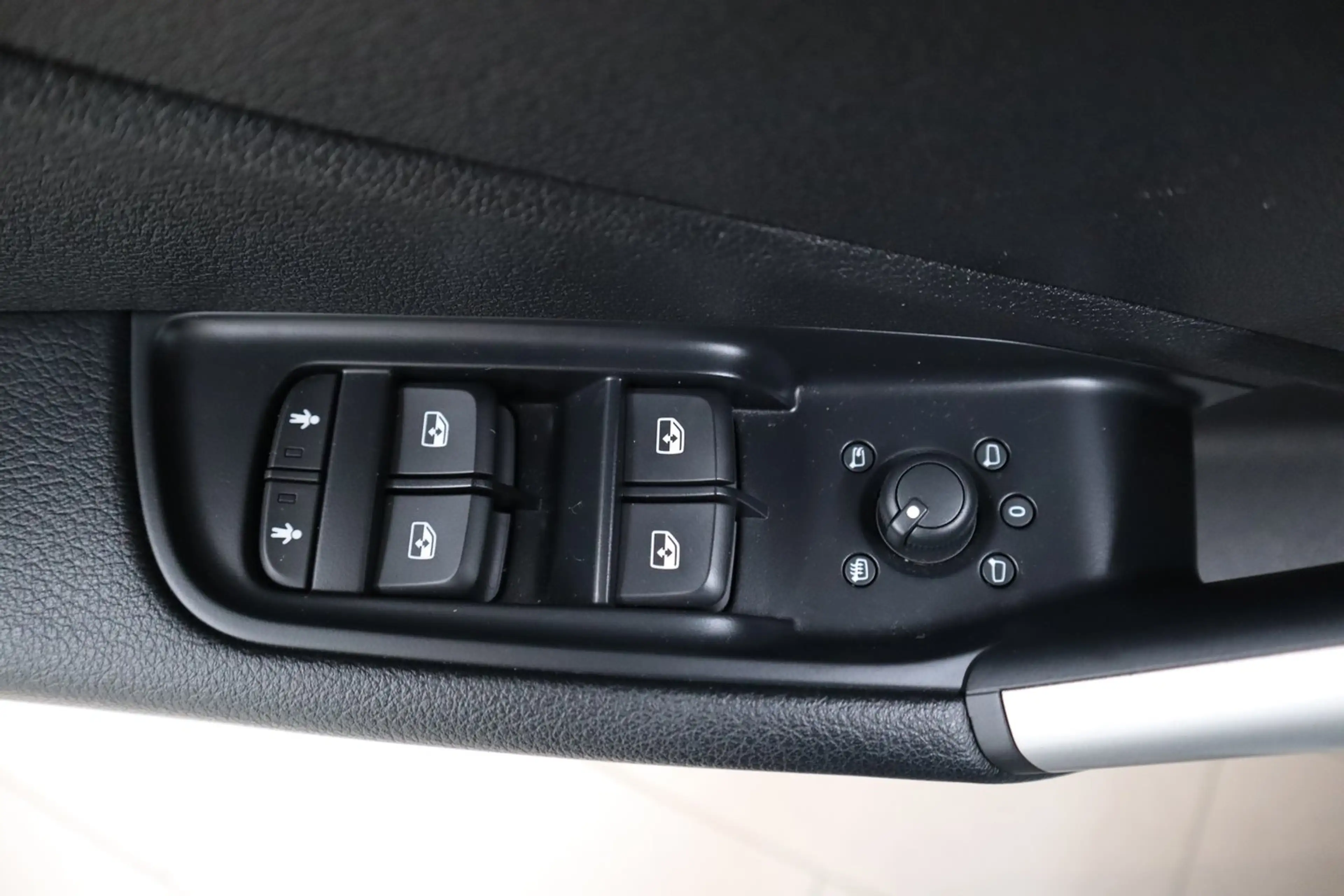 Audi Q2 30 TFSI intense — photo 11