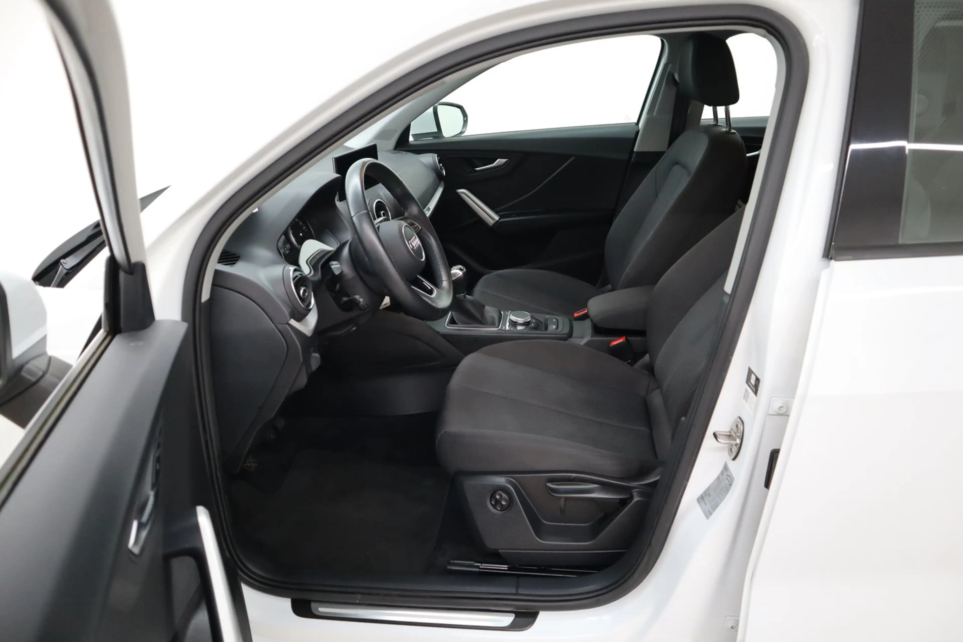 Audi Q2 30 TFSI intense — photo 10