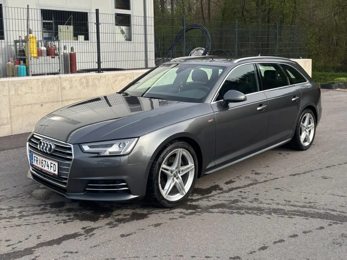 Audi A4 A4 Avant 2,0 TDI S-tronic Grau - 1