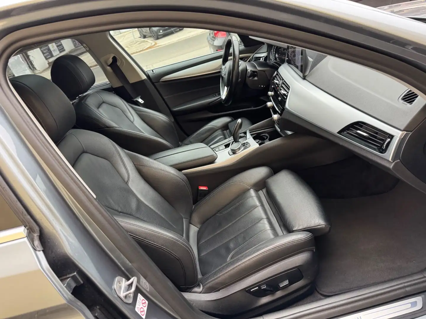 BMW 520 Touring 520 d xDrive / MOTOR NUR 60 TKM Grau - 2