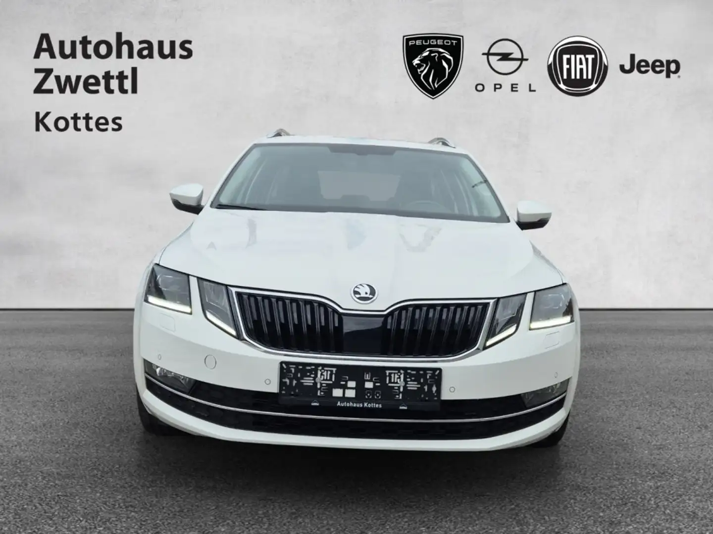 Skoda Octavia Combi 1,6 TDI Style Limited *ACC*NAVI*PDC*AHK* Weiß - 2