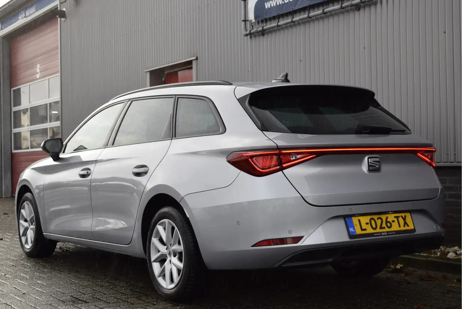 SEAT Leon Sportstourer 1.0 TSI Style Business Intense Virtua Grau - 2