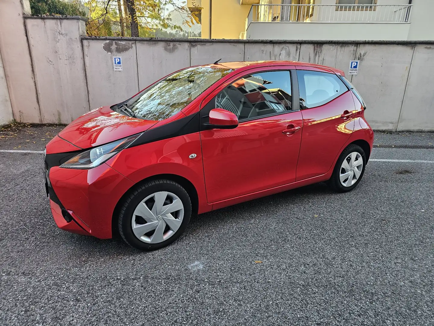 Toyota Aygo AyGo 1.0 VVT-1 69 CV 5P X-BLACK TSS (51 KW) - 1