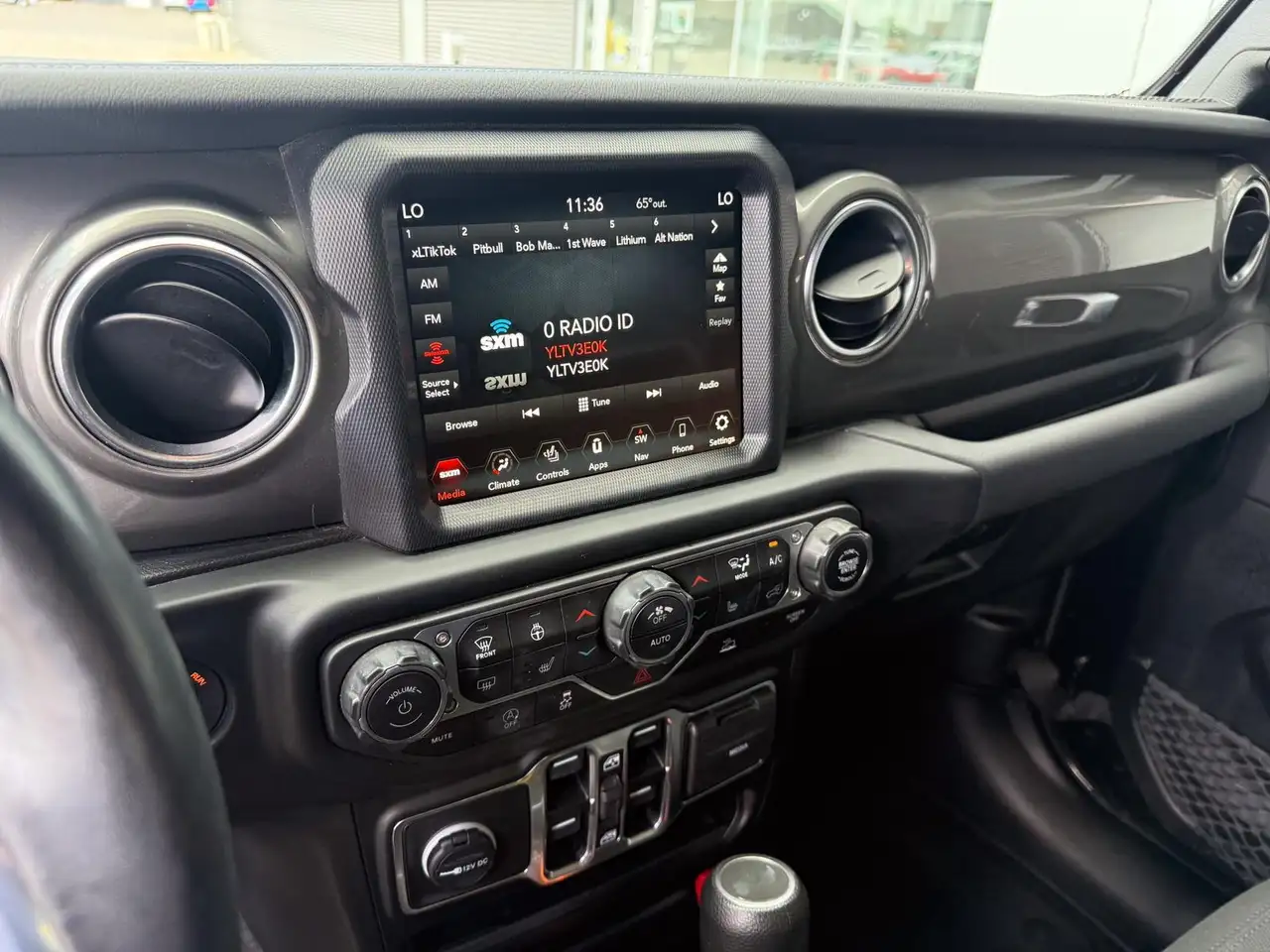 Jeep Wrangler снимка Jeep Wrangler