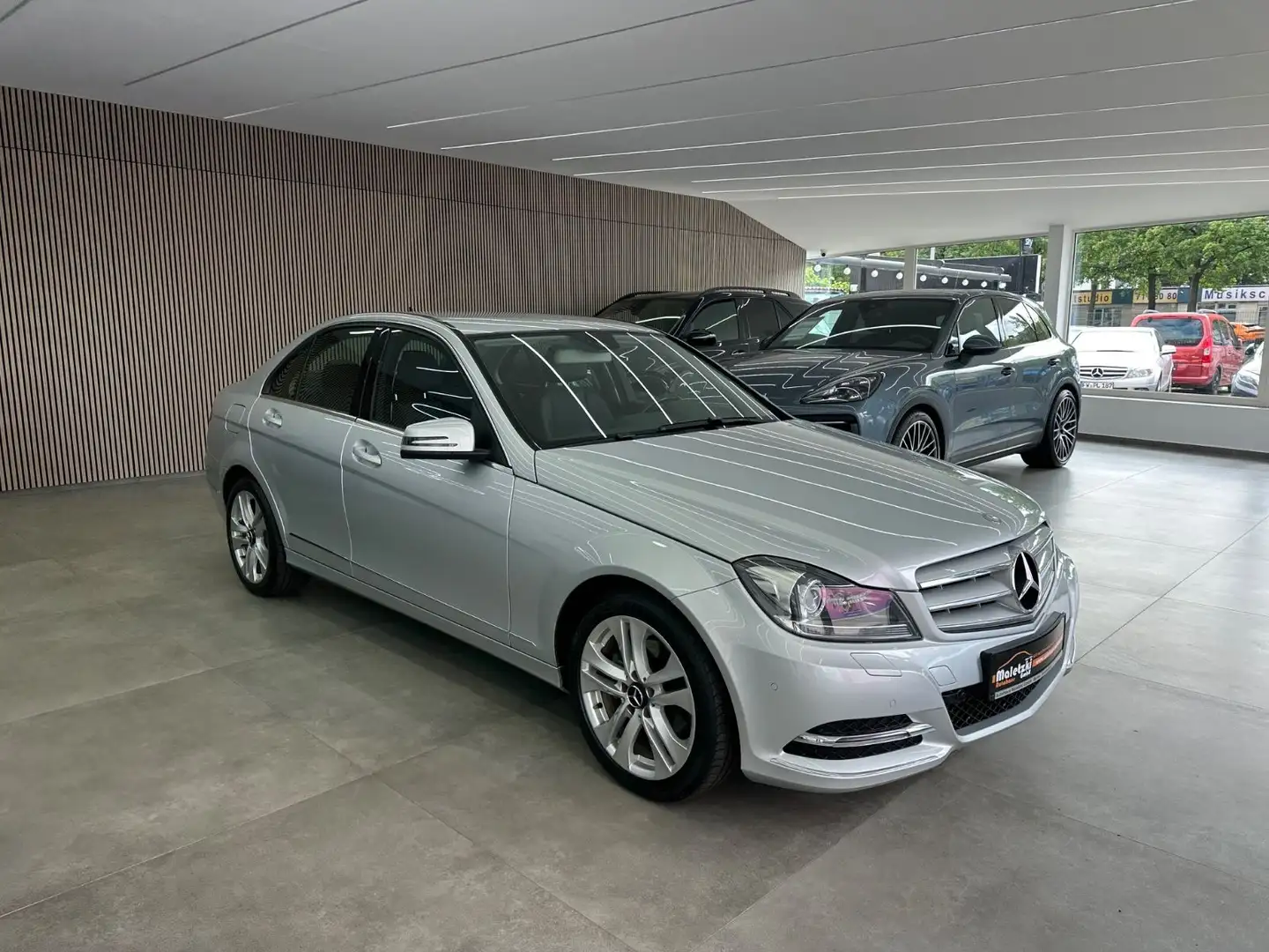 Mercedes-Benz C 180 CGI BlueEfficiency*Bi-Xenon*Comand*SHZ* Silber - 1