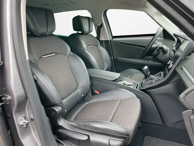 Renault Grand Scenic view 15