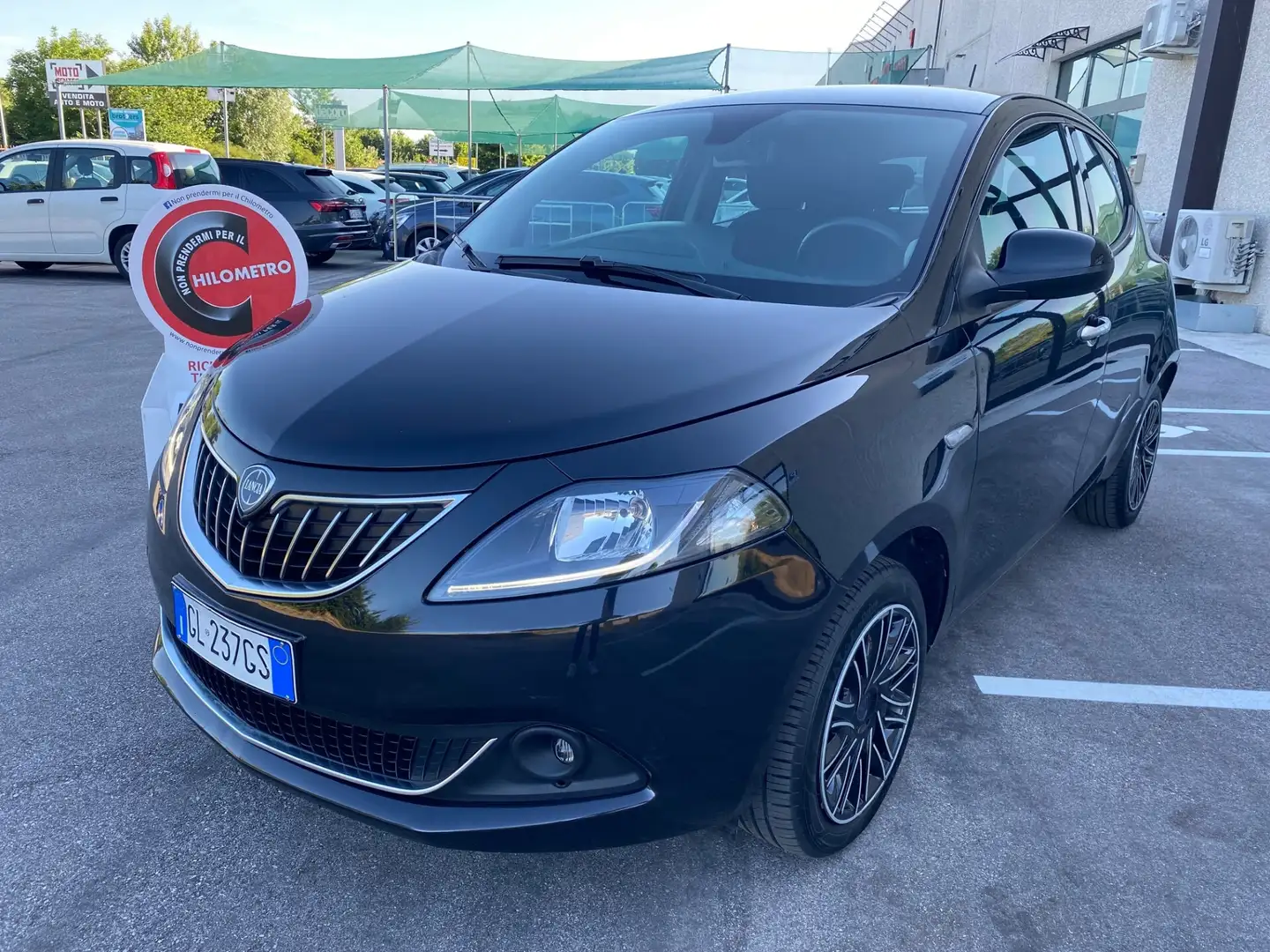 Lancia Ypsilon 1.0 FireFly 5 porte S&S Hybrid Gold Plus Nero - 1