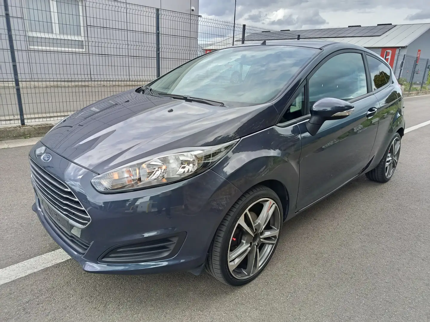 Ford Fiesta Fiesta 1.5 TDCi Champions Edition Gri - 1