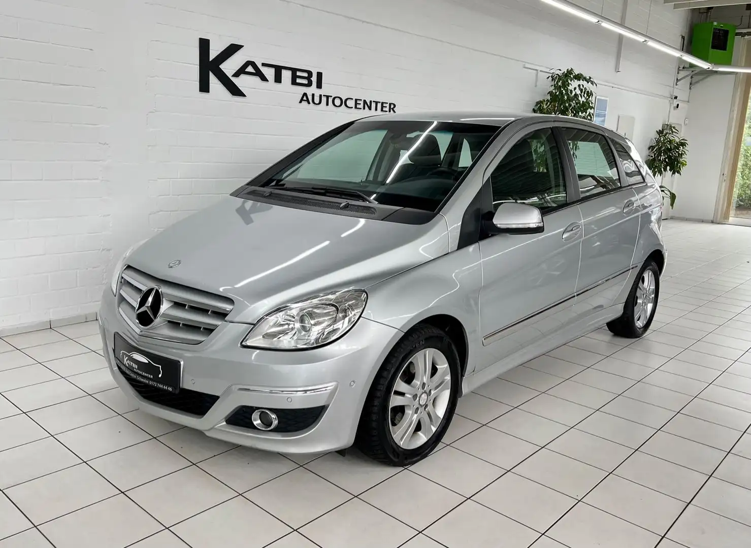 Mercedes-Benz B 200 CDI Automatik Navi Klima HU 03.2027 Stříbrná - 1
