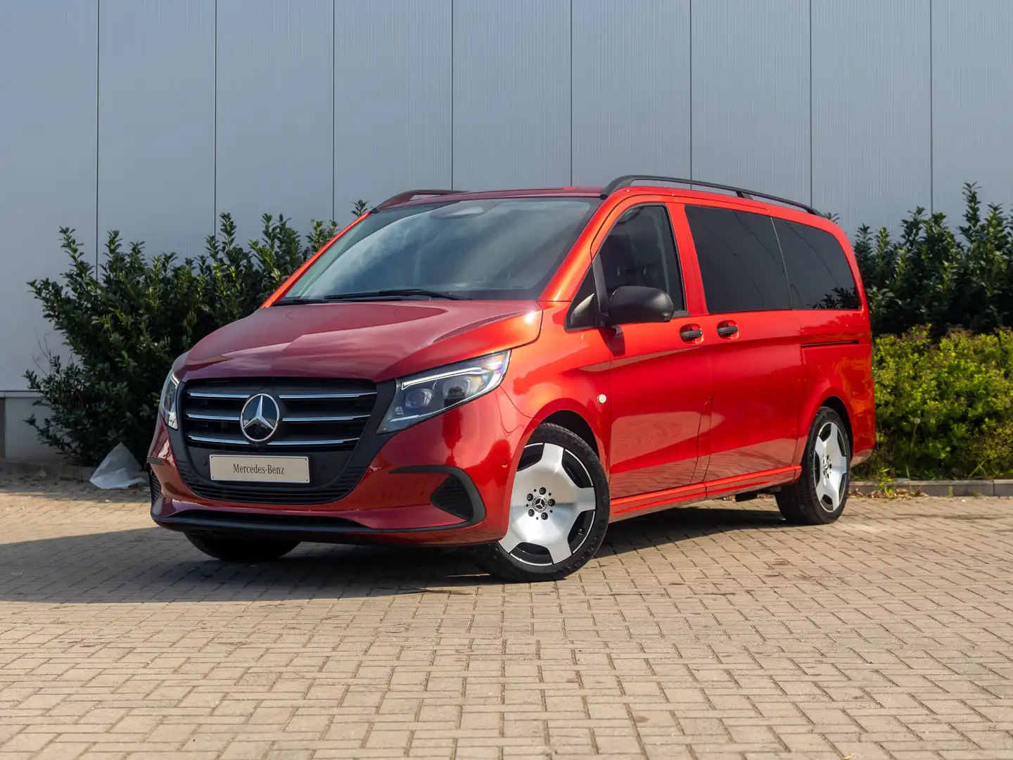 Mercedes-Benz Vito Tourer 124 CDI Select L2 9G-Tronic Rood - 1