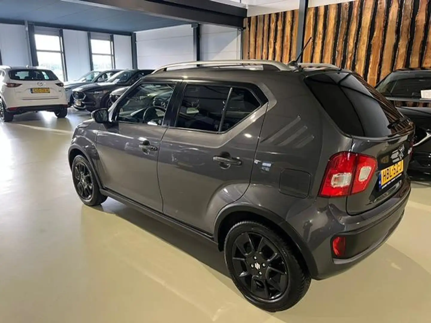 Suzuki Ignis 1.2 Stijl camers stoelverwarming navigatie keyless Grau - 2