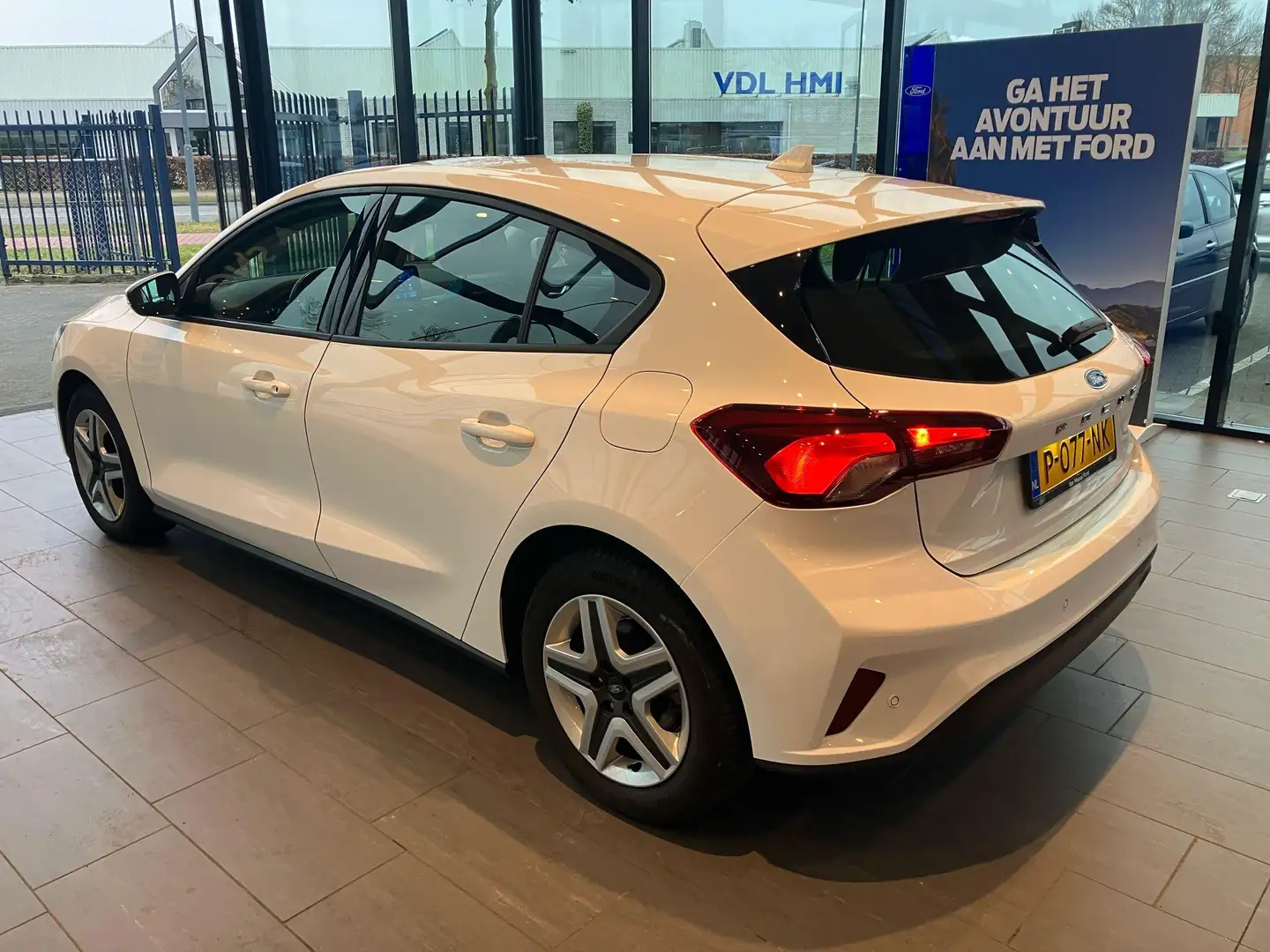 Ford Focus 1.0 EcoBoost Hybrid Connected PDC | Cruise Control Wit - 2