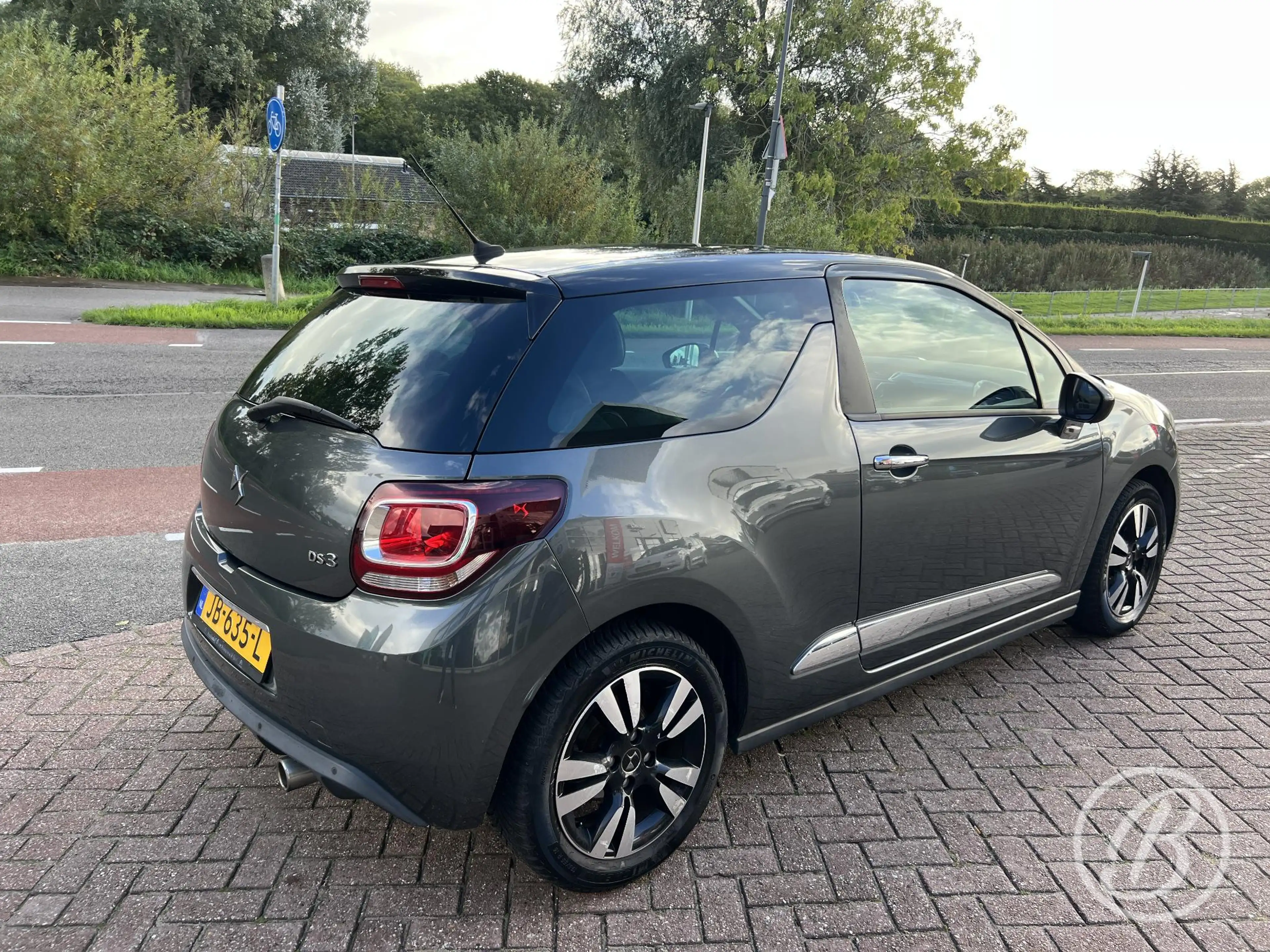 DS Automobiles DS 3 1.2 Turbo 110 pk So Chic EAT-6 Automaat — photo 4