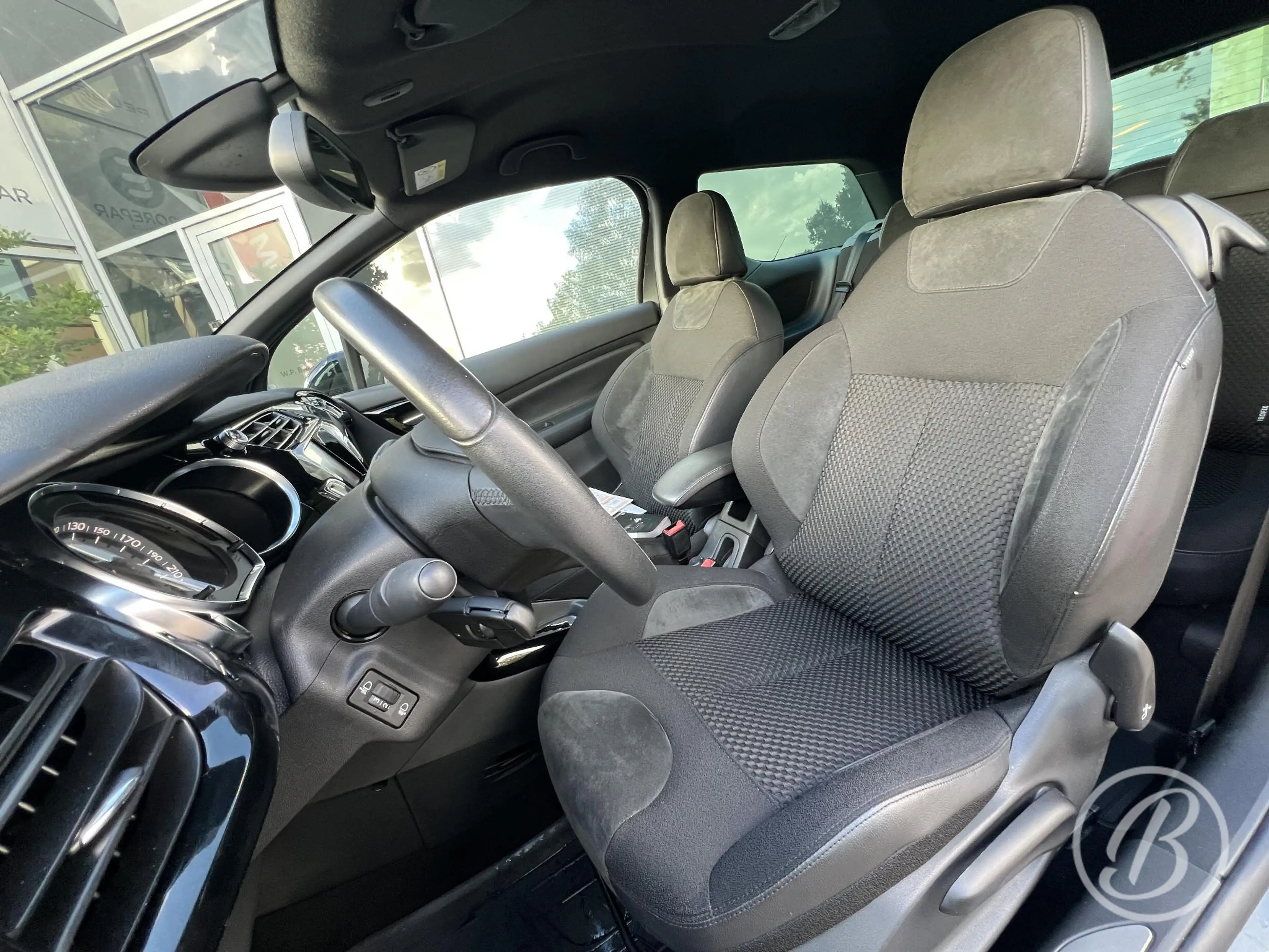 DS Automobiles DS 3 1.2 Turbo 110 pk So Chic EAT-6 Automaat — photo 11