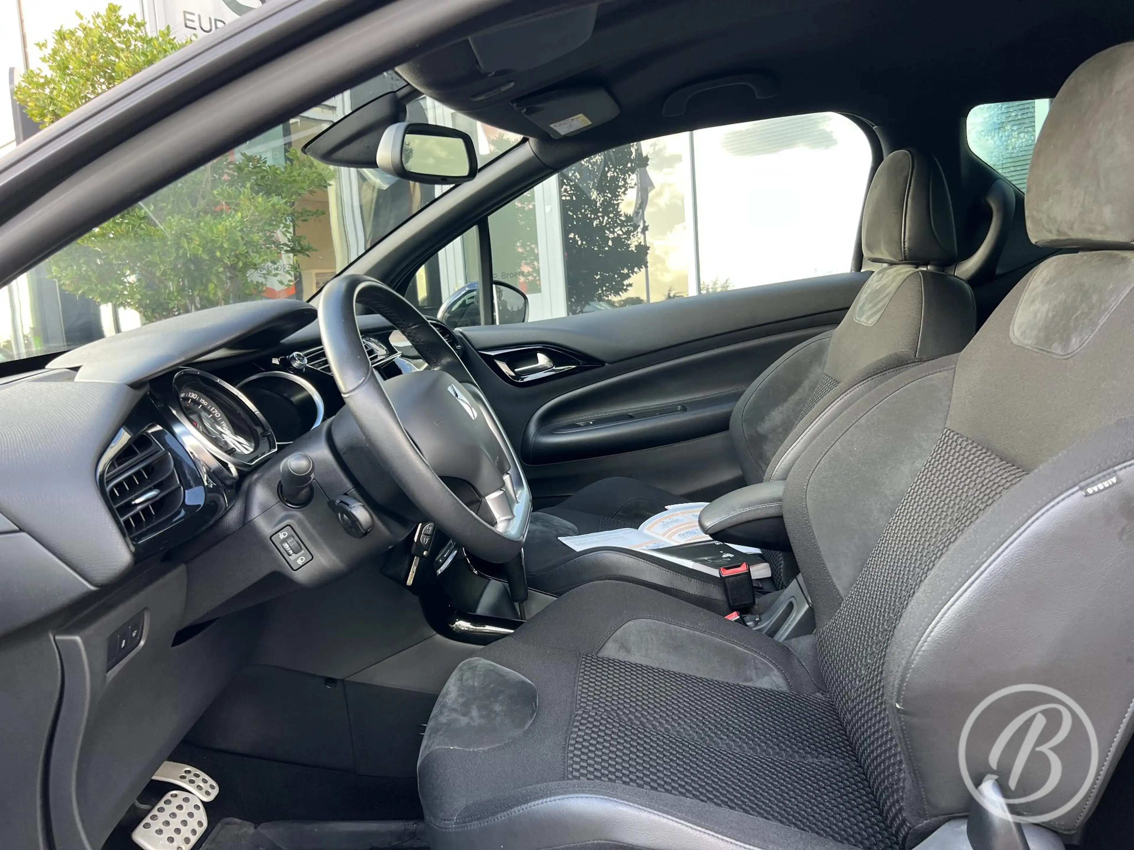 DS Automobiles DS 3 1.2 Turbo 110 pk So Chic EAT-6 Automaat — photo 5