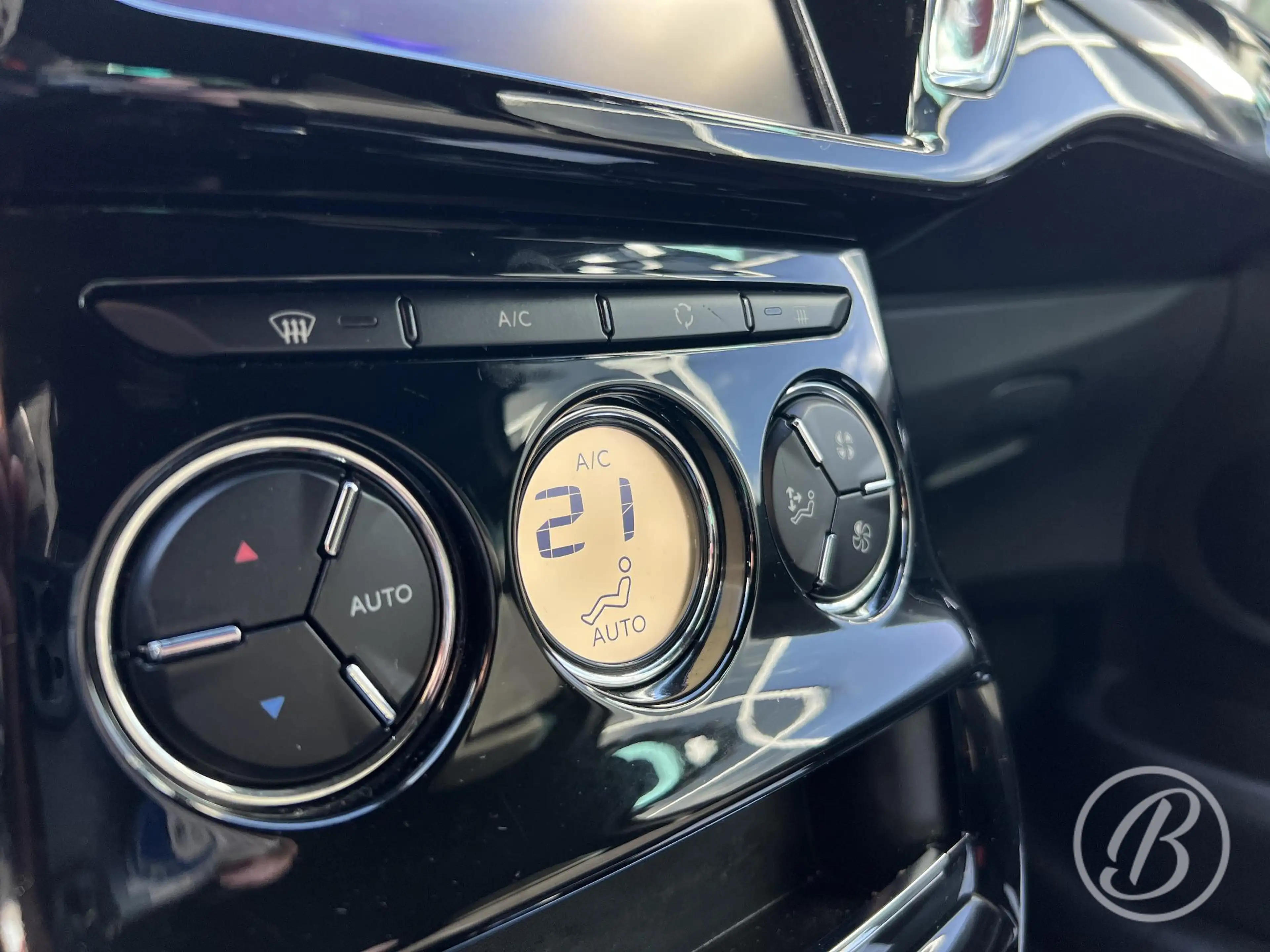 DS Automobiles DS 3 1.2 Turbo 110 pk So Chic EAT-6 Automaat — photo 21