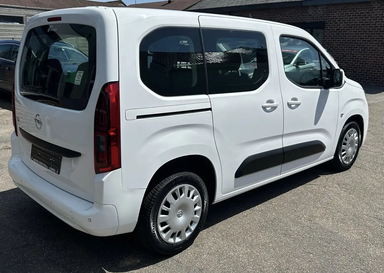 Opel Combo Life 1200 Benzine • Edition • L1H1 • 7 Personen • Alb - 2
