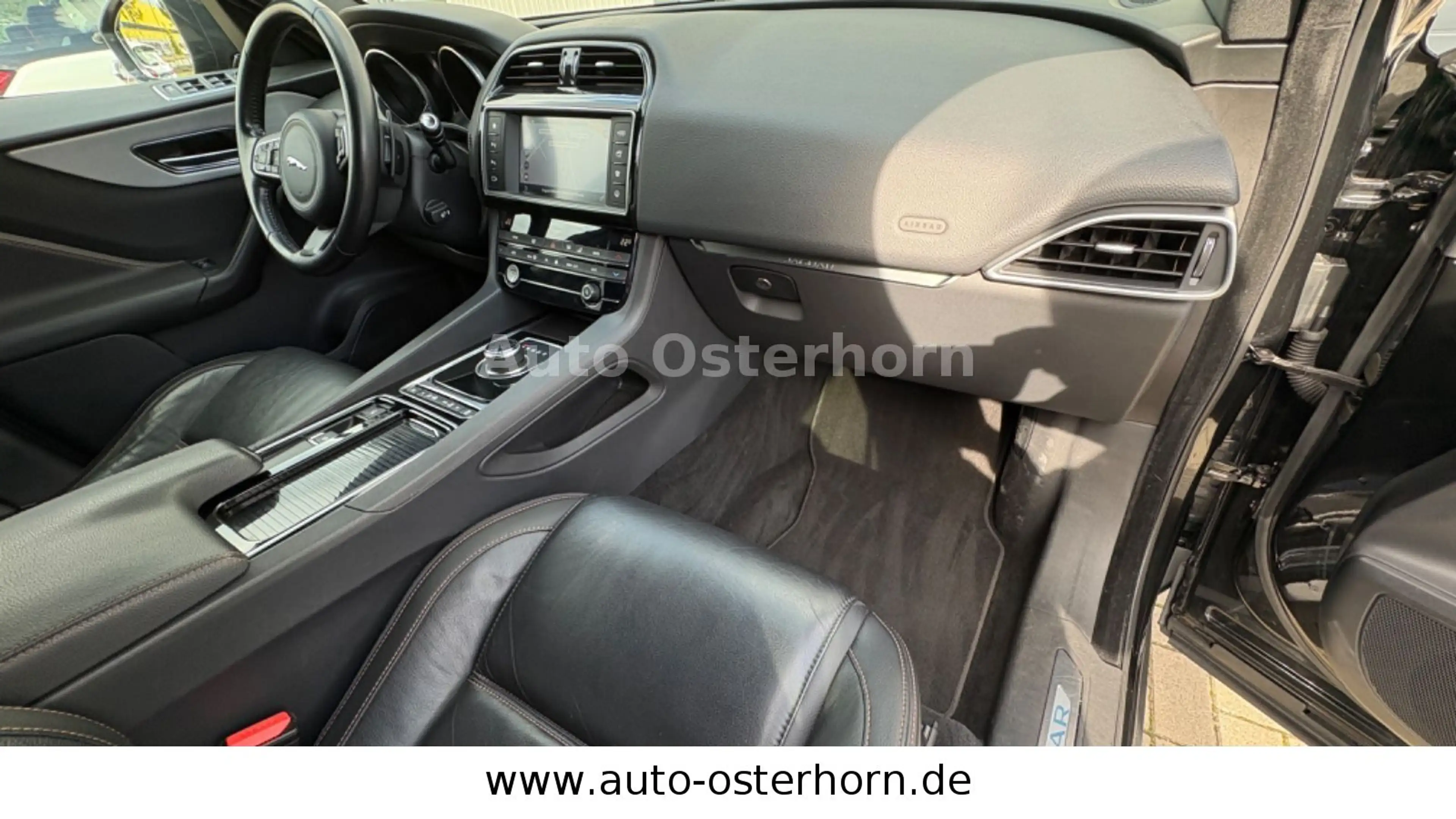 Jaguar F-Pace Prestige AWD Automatik — photo 14