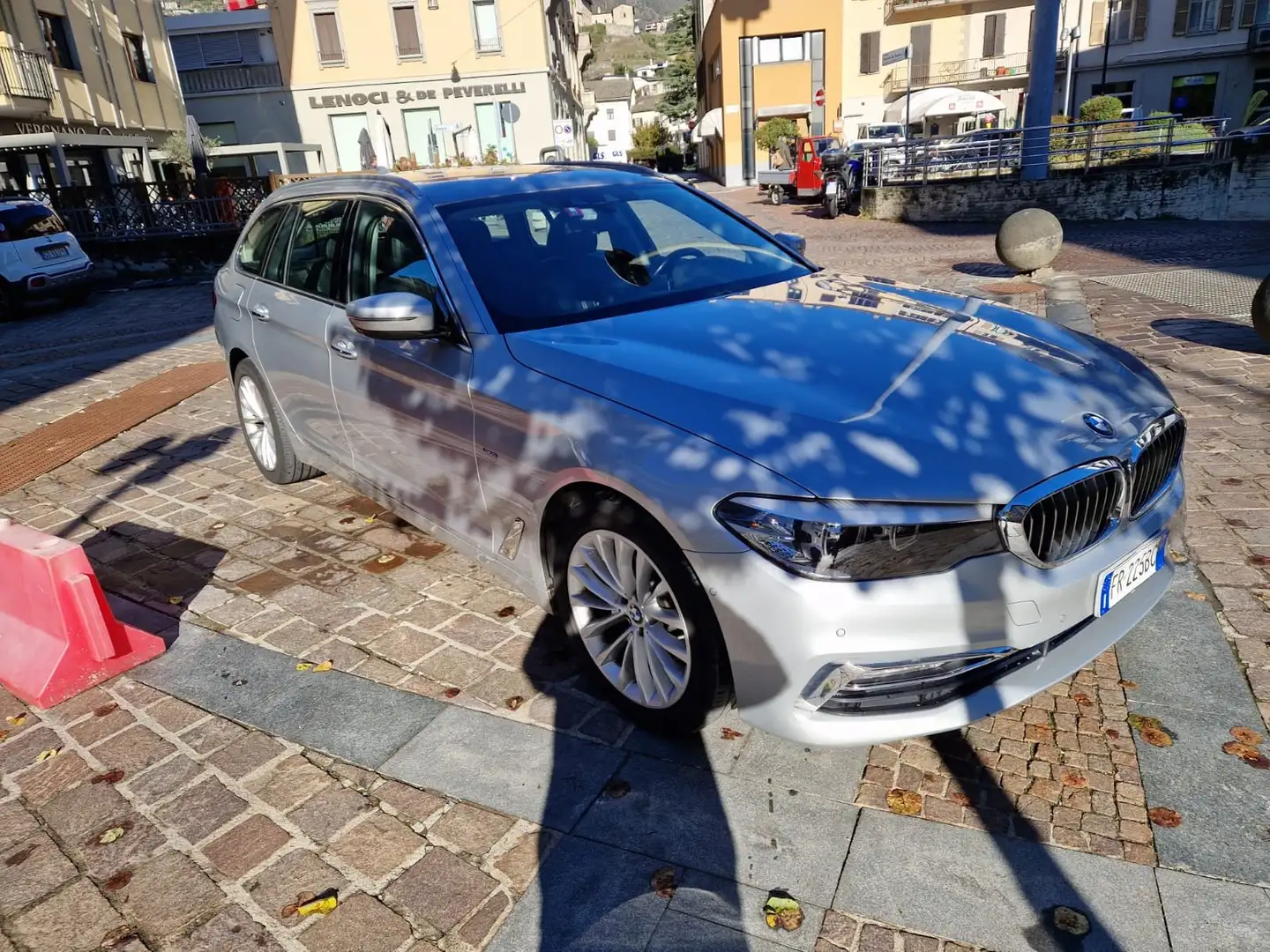 BMW 520 Serie 5 G31 2017 Touring 520d Touring Luxury auto Argento - 1